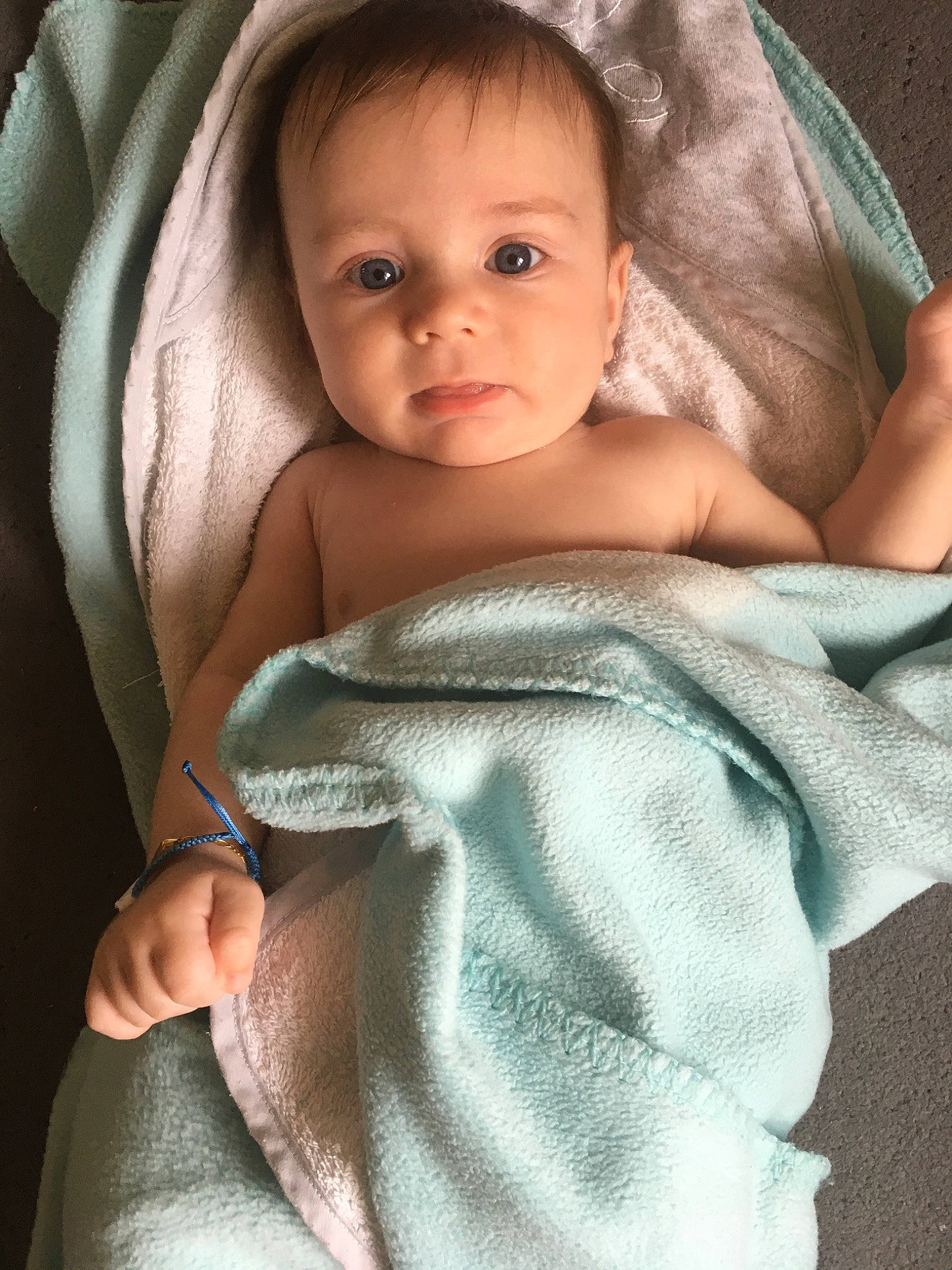 Robert a rejoint le concours — aidez-le/la à gagner de superbes lots ! baby, baby_sleeping, bedding, blanket, cheek, child, eye, hand, head, linens, nose, person, product, skin, textile, toddler, towel