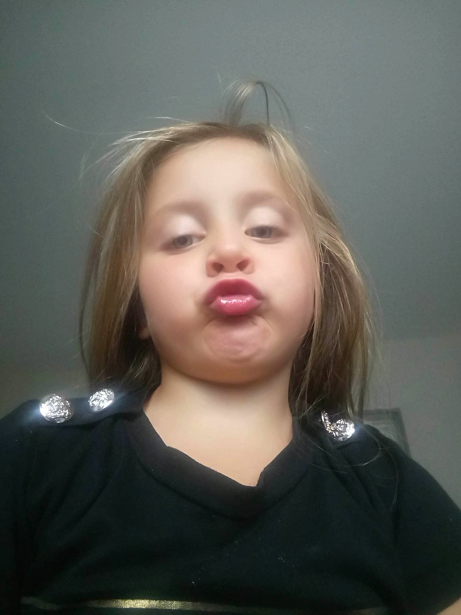 Ludivine participe au concours pour gagner de l'argent avec cette photo : beauty, blond, cheek, child, child_model, chin, eyebrow, face, forehead, hair, hairstyle, head, joint, lip, long_hair, mouth, neck, nose, person, shoulder