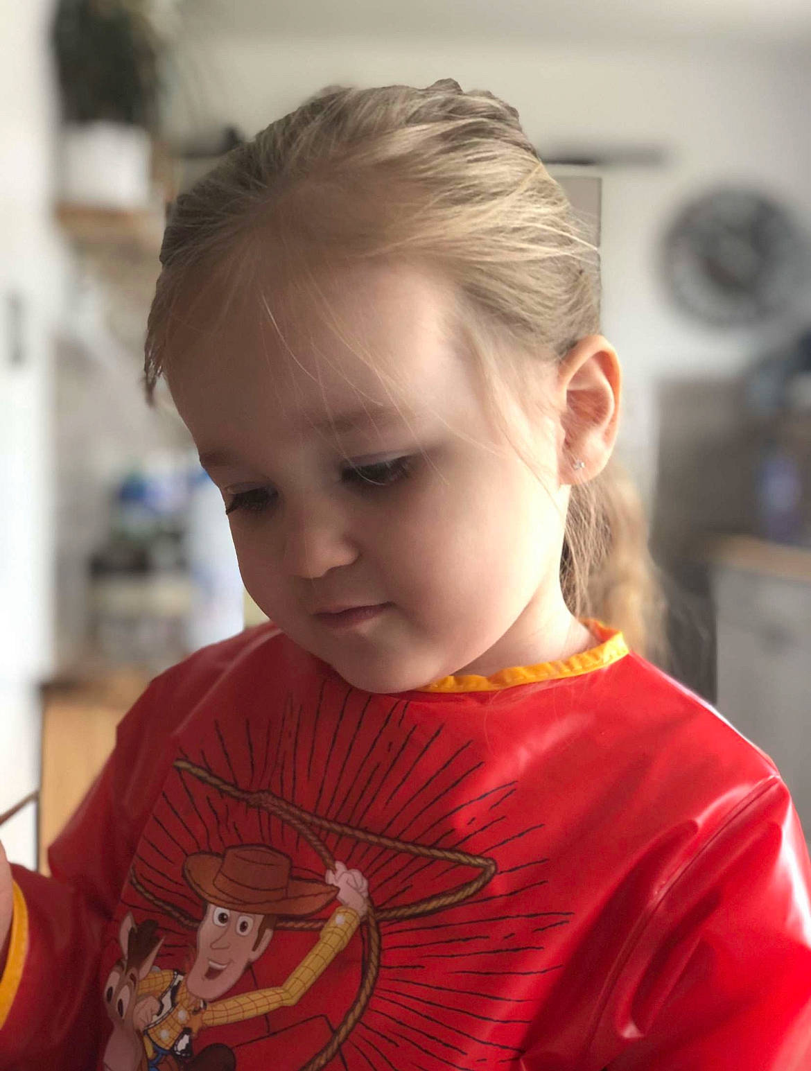 Maëlys participe au concours pour gagner de l'argent avec cette photo : blond, brown_hair, bun, child, dress, event, eyelash, fashion_accessory, fashion_design, hairstyle, jewellery, joint, lip, mammal, neck, people, person, shoulder, sleeve, standing