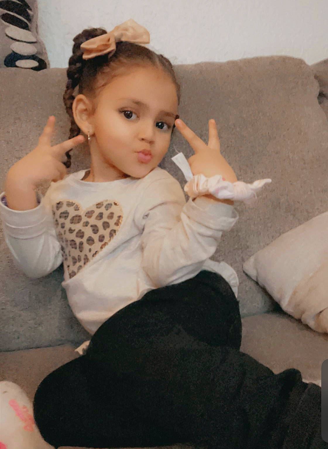 Kiari is registered to the contest to win money with this photo: baby_toddler_clothing, comfort, ear, eye, eyelash, face, finger, flash_photography, hairstyle, happy, head, iris, joint, knee, neck, person, shoulder, skin, sleeve, thigh