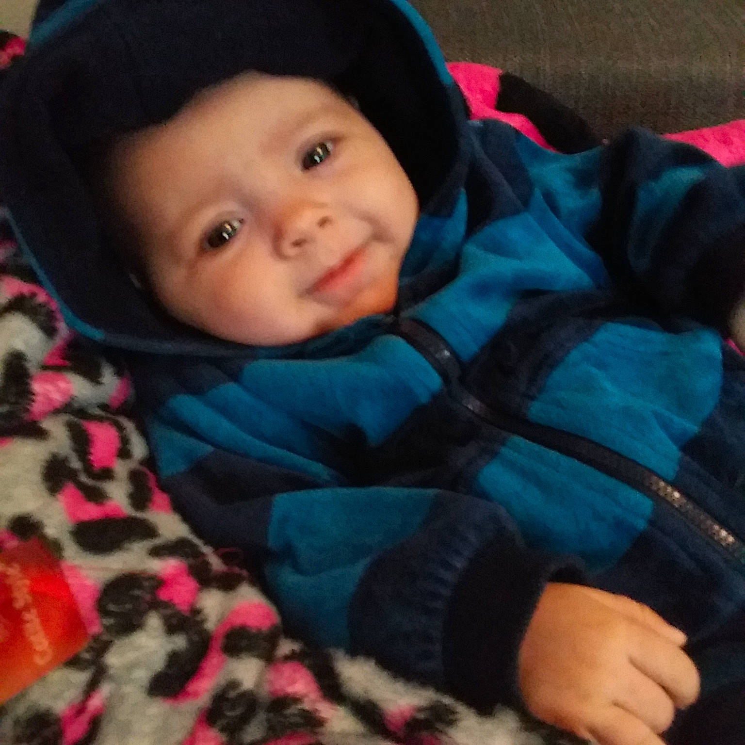 Jasmine a rejoint le concours — aidez-le/la à gagner de superbes lots ! baby, baby_products, baby_toddler_clothing, black, cap, cheek, child, comfort, cool, electric_blue, eye, eyebrow, happy, head, headwear, lip, person, sitting, skin, smile