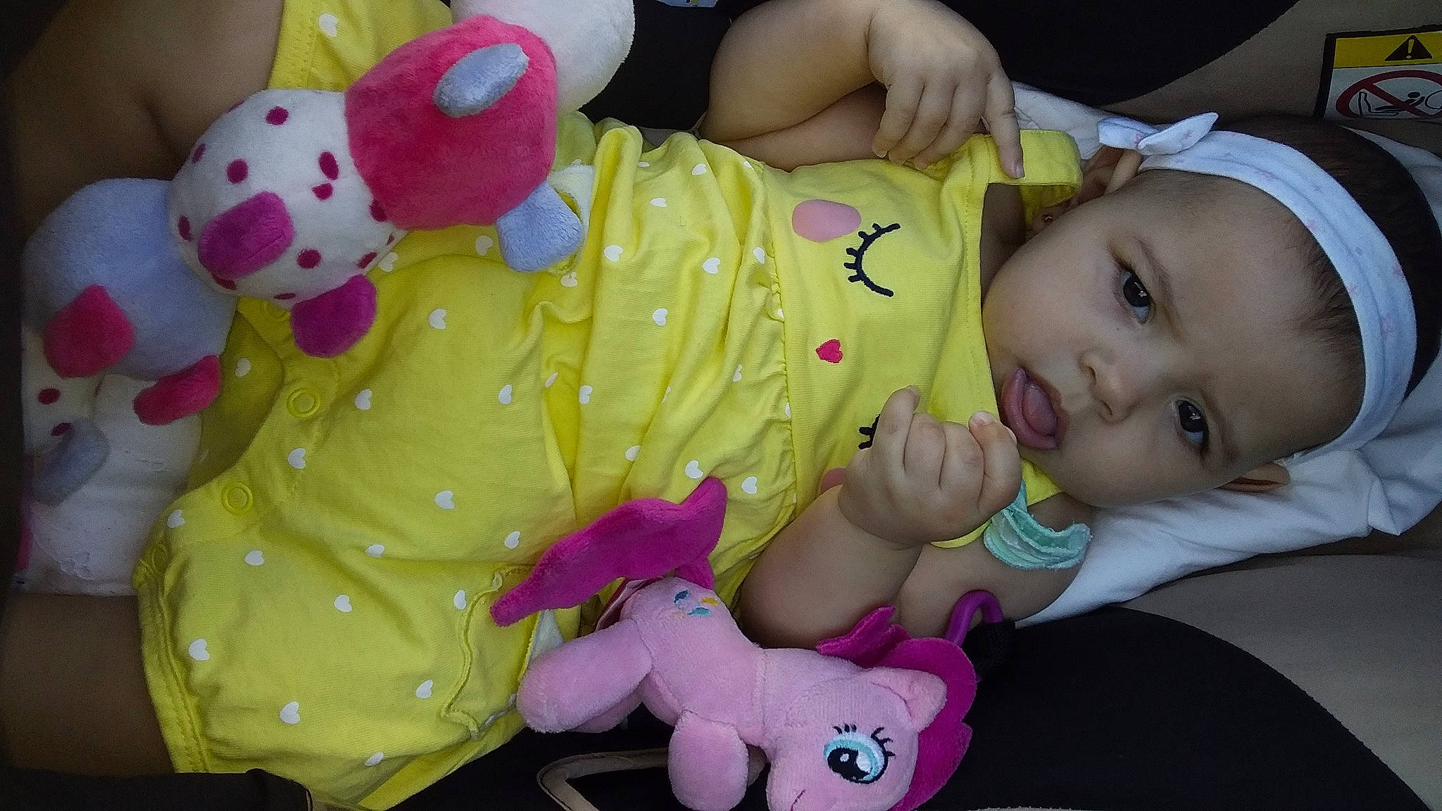 Jasmine a rejoint le concours — aidez-le/la à gagner de superbes lots ! baby, baby_products, baby_toddler_clothing, cheek, child, eye, face, fun, happy, head, magenta, person, pink, product, skin, smile, stuffed_toy, toddler, toy, vertebrate