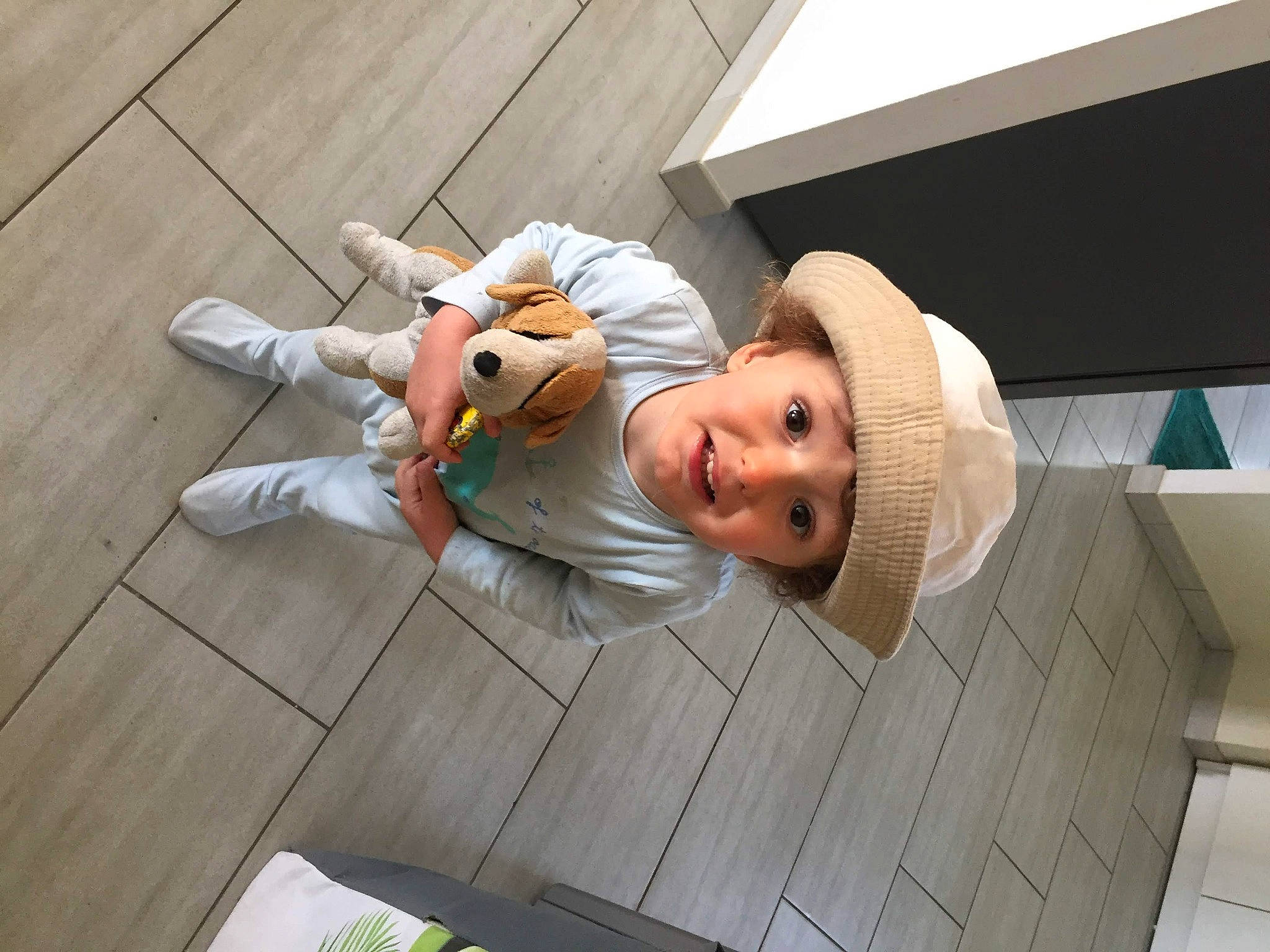 Jaïmy participe au concours pour gagner de l'argent avec cette photo : baby, child, headwear, person, vacation