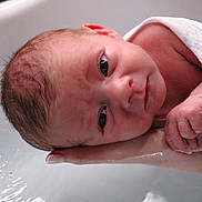 Jules a rejoint le concours — aidez-le/la à gagner de superbes lots ! newborn, baby, infant, face, hand, water, bath, skin, wrapped, closeup, cute, small, human, person, resting, peaceful, soft, tender, indoors, portrait