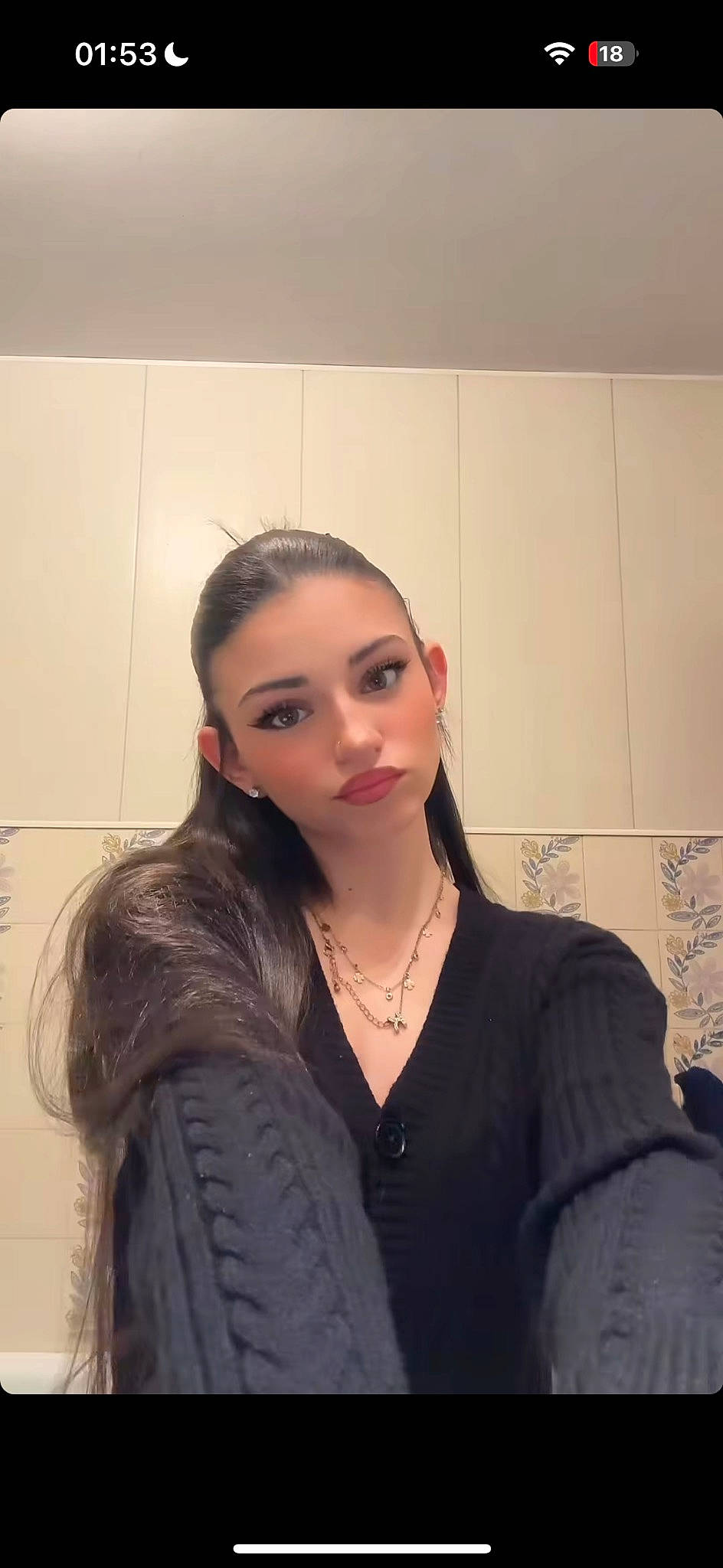 Cassie a rejoint le concours — aidez-le/la à gagner de superbes lots ! black_hair, blazer, brown_hair, chest, event, eyelash, eyewear, fashion_design, fashion_model, flash_photography, formal_wear, jewellery, lip, lipstick, long_hair, makeover, neck, necklace, person, sleeve