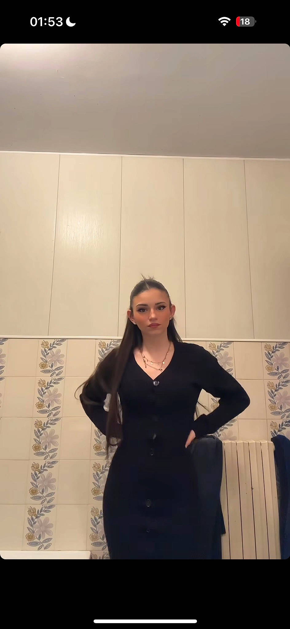 Cassie participe au concours pour gagner de l'argent avec cette photo : blazer, button, day_dress, electric_blue, event, eyewear, fashion_design, fashion_model, formal_wear, gesture, jewellery, joint, little_black_dress, pattern, person, room, shoulder, sleeve, standing, thigh