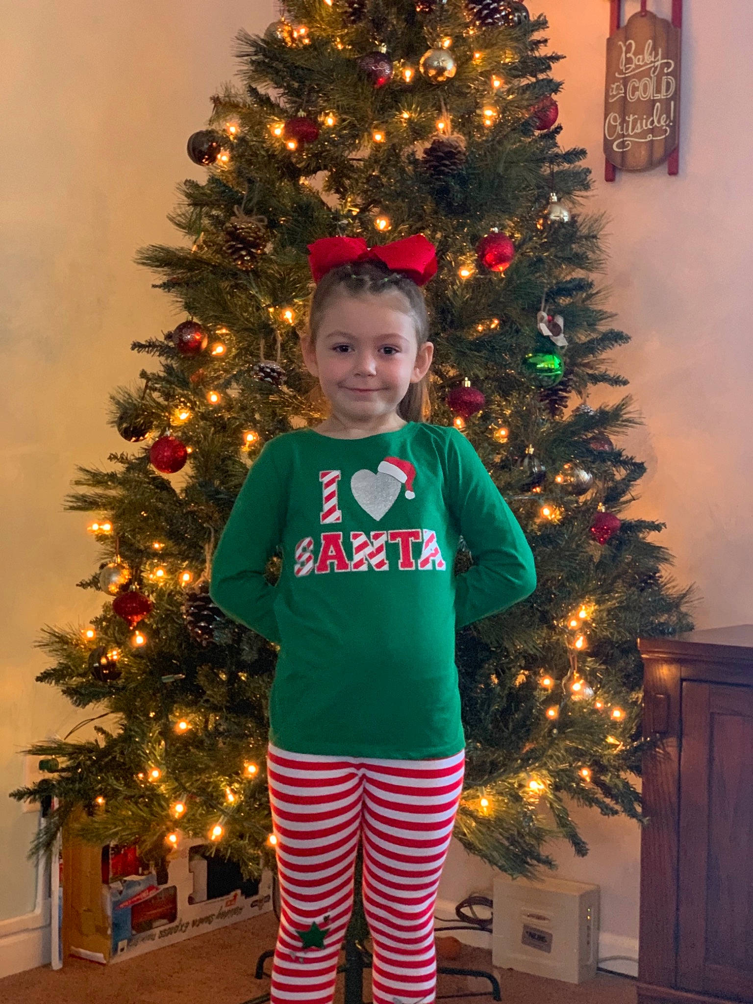 Kinsleigh is registered to the contest to win money with this photo: christmas, christmas_decoration, christmas_eve, christmas_lights, christmas_ornament, christmas_tree, conifer, fir, green, holiday, holiday_ornament, interior_design, joy, leaf, person, pine, pine_family, plant, standing, toddler