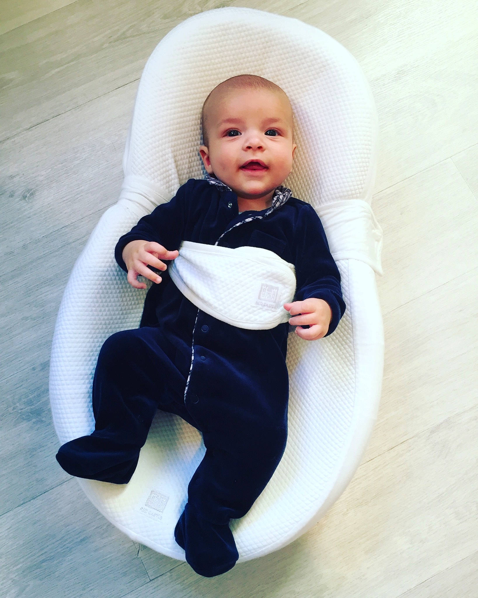 Tom participe au concours pour gagner de l'argent avec cette photo : baby_products, child, fun, girl, infant, person, product, smile, toddler, white