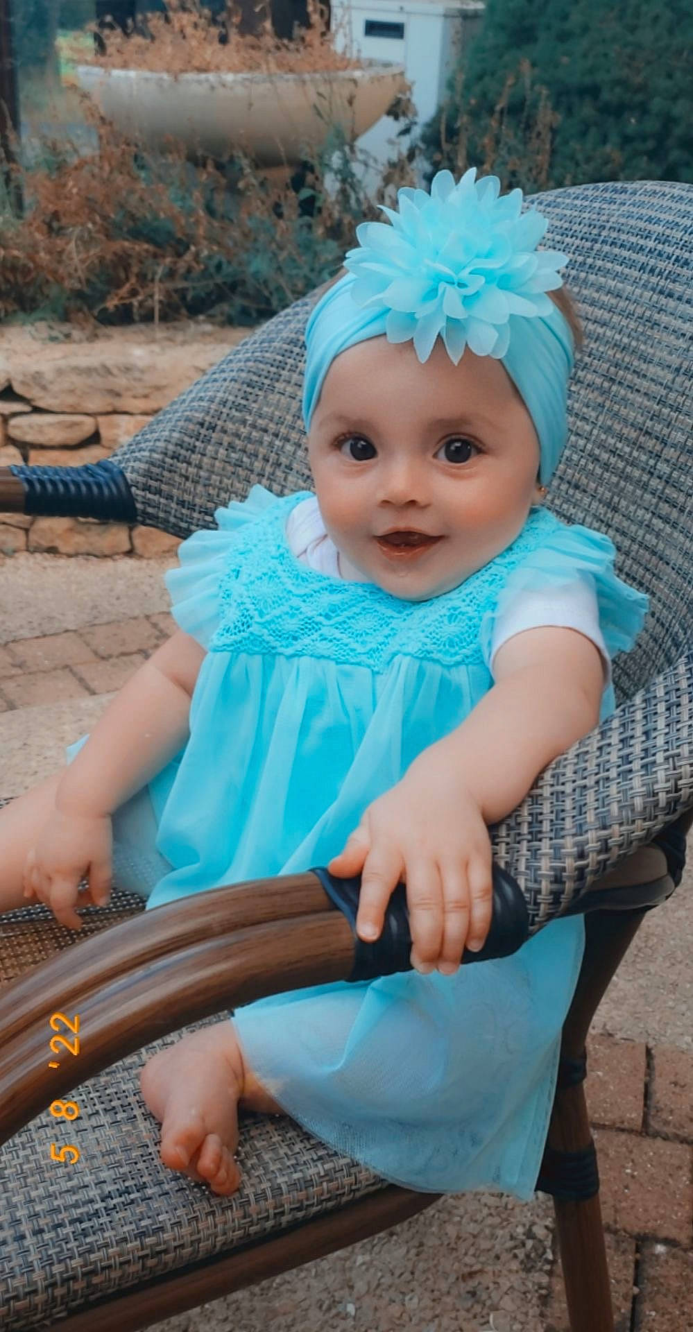 Swaïly a rejoint le concours — aidez-le/la à gagner de superbes lots ! azure, baby, baby_toddler_clothing, beauty, blue, cap, chair, dress, electric_blue, eye, fun, green, happy, hat, headwear, magenta, person, photograph, pink, sitting