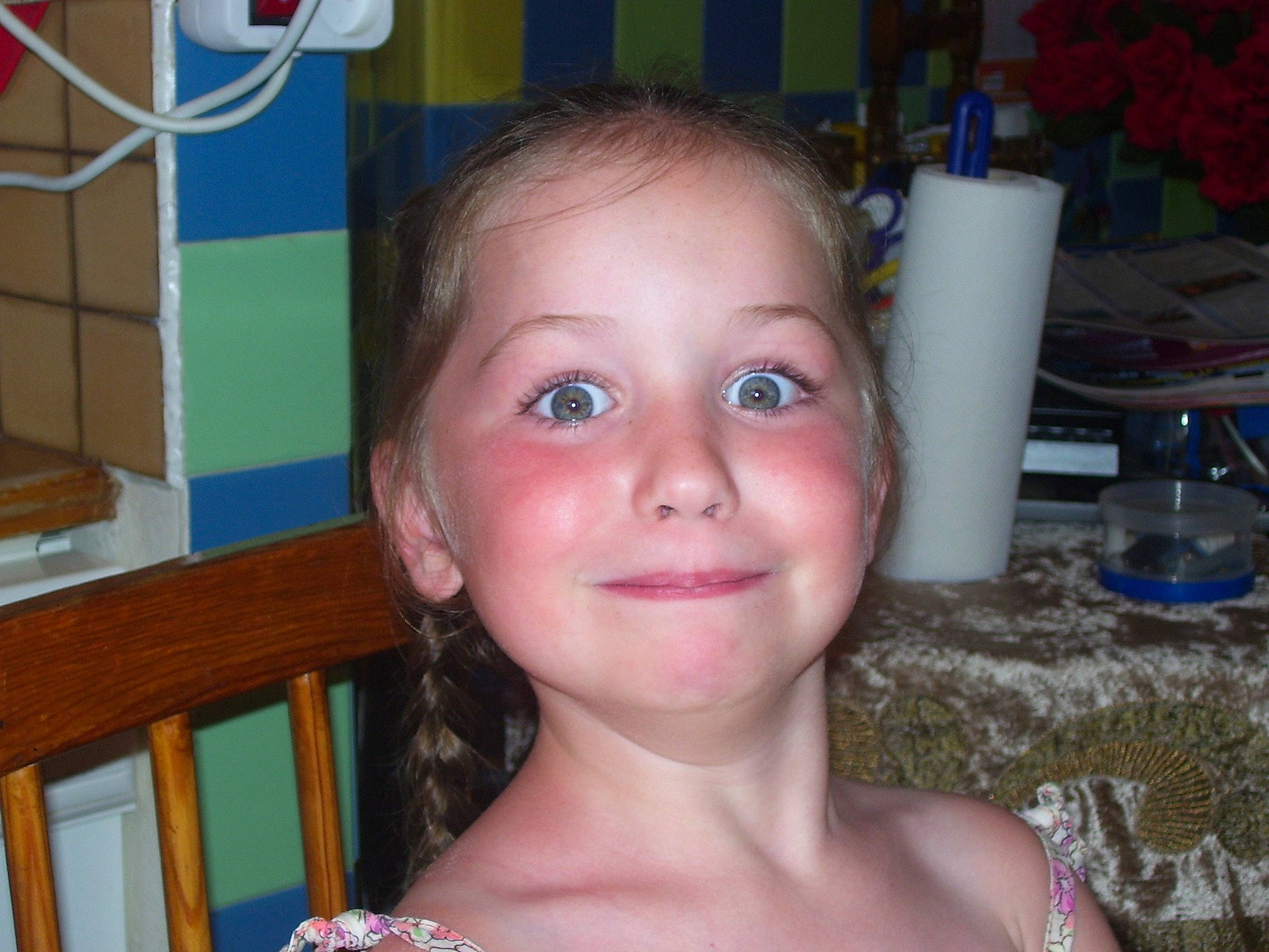 Eléna a rejoint le concours — aidez-le/la à gagner de superbes lots ! cheek, child, chin, ear, eye, eyebrow, face, facial_expression, forehead, fun, hair, hairstyle, head, iris, jaw, joy, lip, nose, person, smile