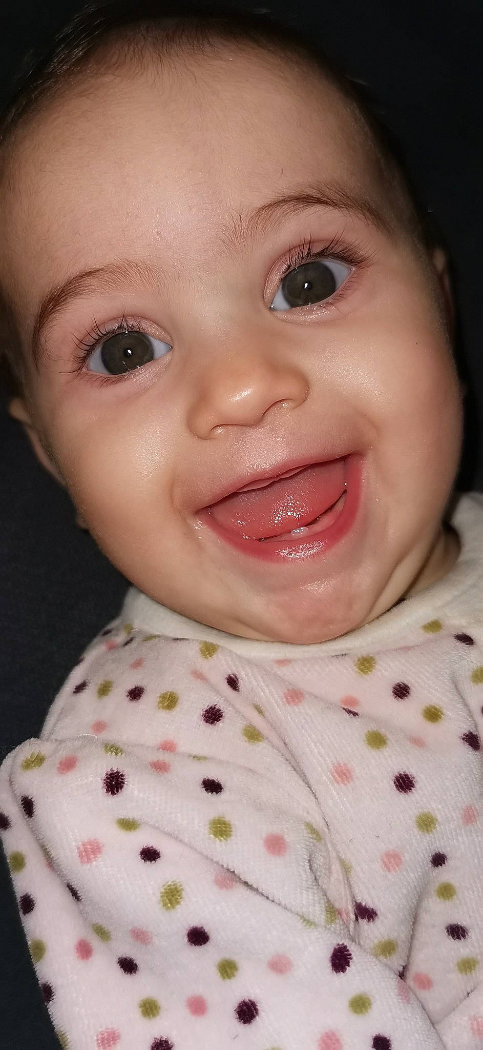 Lya a rejoint le concours — aidez-le/la à gagner de superbes lots ! baby_toddler_clothing, cheek, chin, eye, eyebrow, eyelash, forehead, happy, head, iris, jaw, joy, lip, mouth, neck, nose, organ, person, skin, sleeve