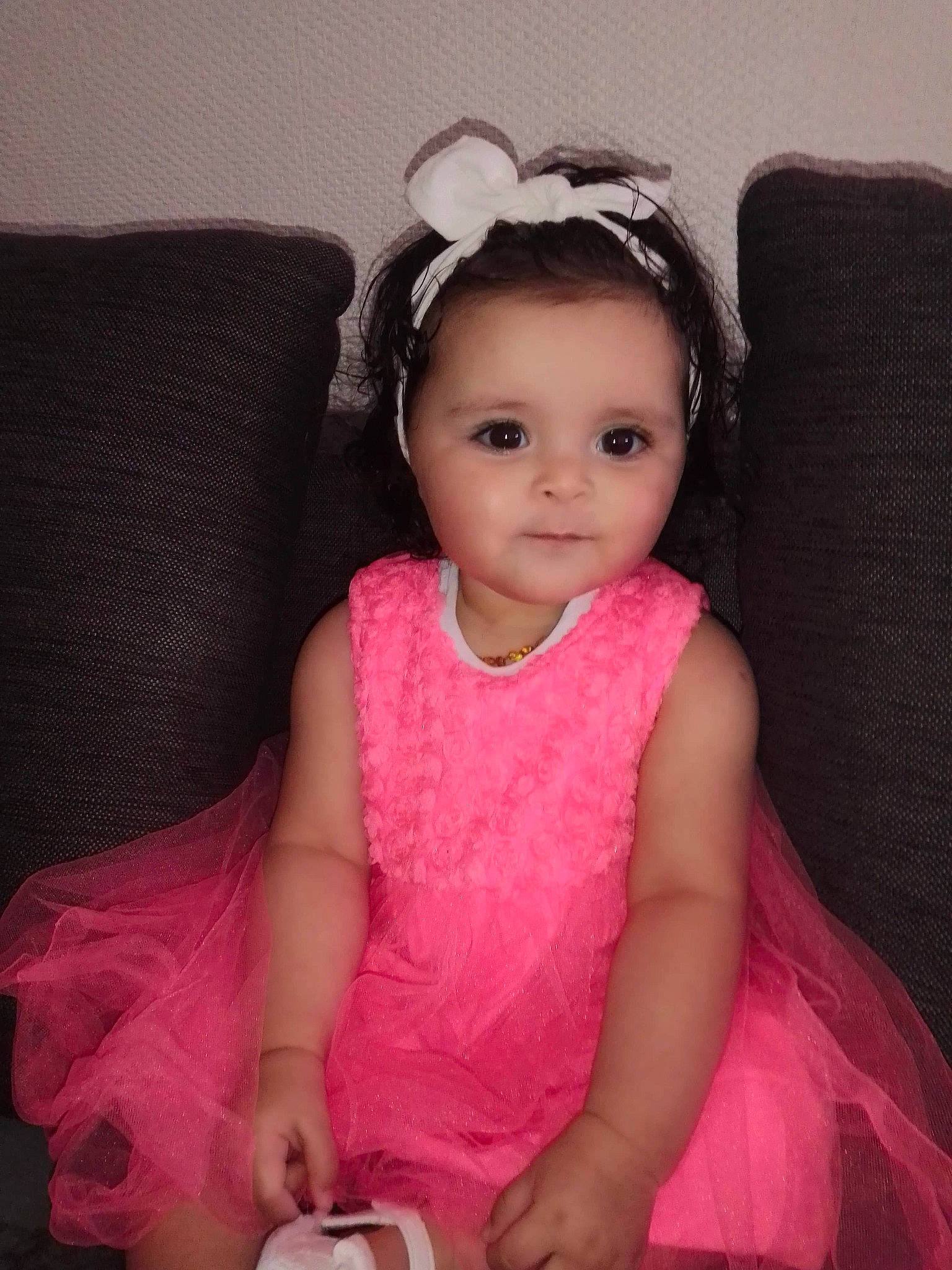 Tina participe au concours pour gagner de l'argent avec cette photo : baby, baby_toddler_clothing, child, clothing, costume, fashion_accessory, hair_accessory, headband, headgear, headpiece, person, pink, toddler