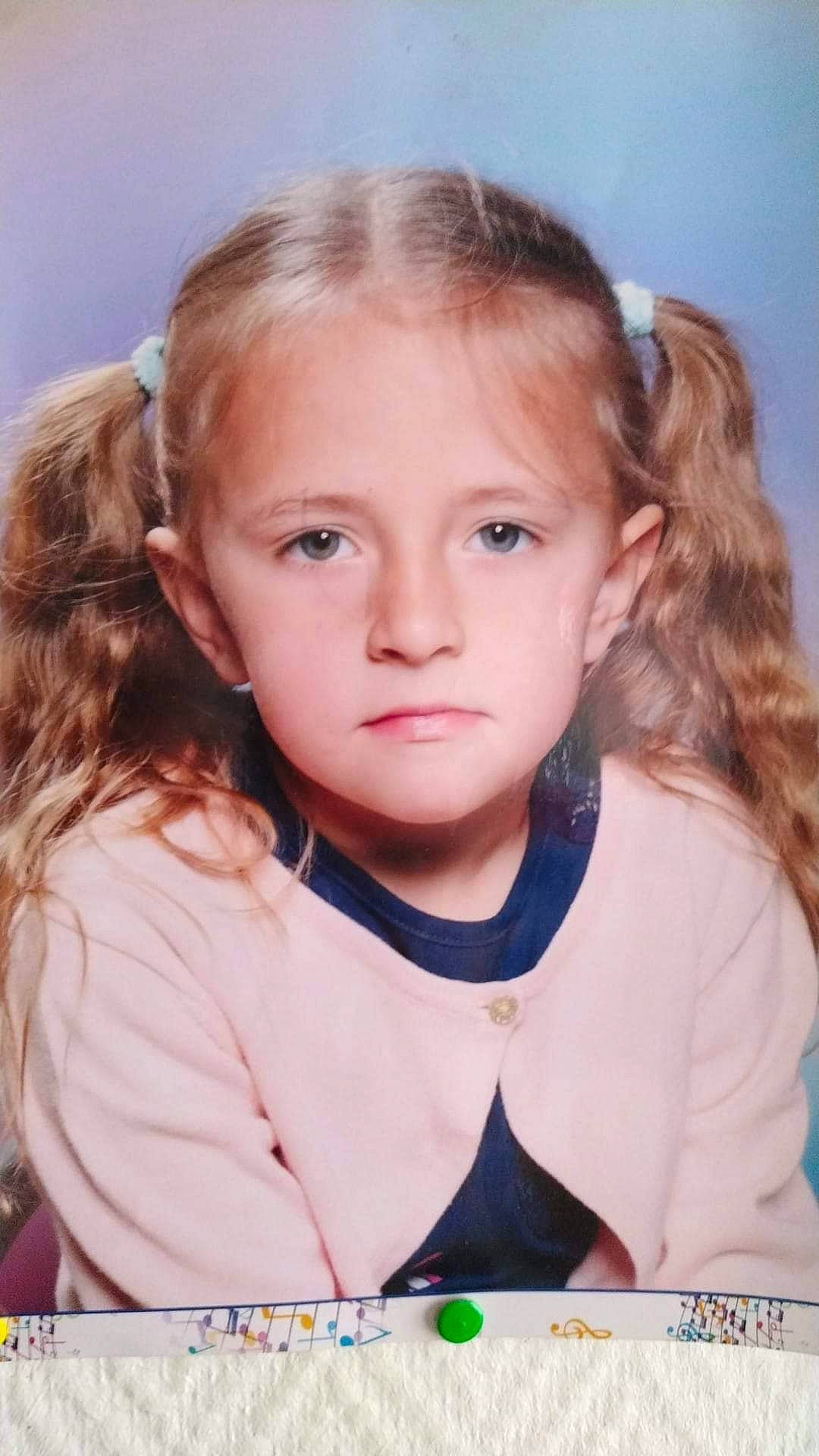 Mellyna a rejoint le concours — aidez-le/la à gagner de superbes lots ! beauty, blond, cheek, child, chin, eyebrow, eyelash, face, flash_photography, fun, hairstyle, happy, iris, lip, long_hair, nose, people, person, skin, sleeve