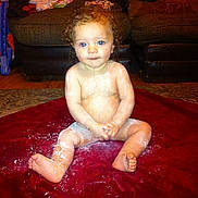 Ela is registered to the contest to win money with this photo: