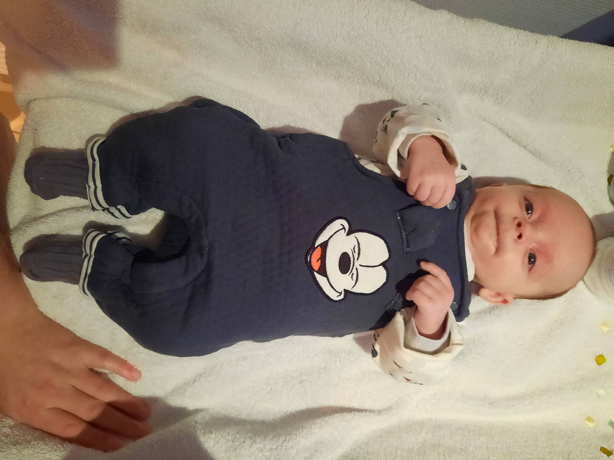 Lëlio a rejoint le concours — aidez-le/la à gagner de superbes lots ! baby, baby_products, baby_toddler_clothing, bedtime, child, comfort, elbow, fun, hat, knee, linens, person, room, sitting, sleeve, t_shirt, thigh, toddler, wrist