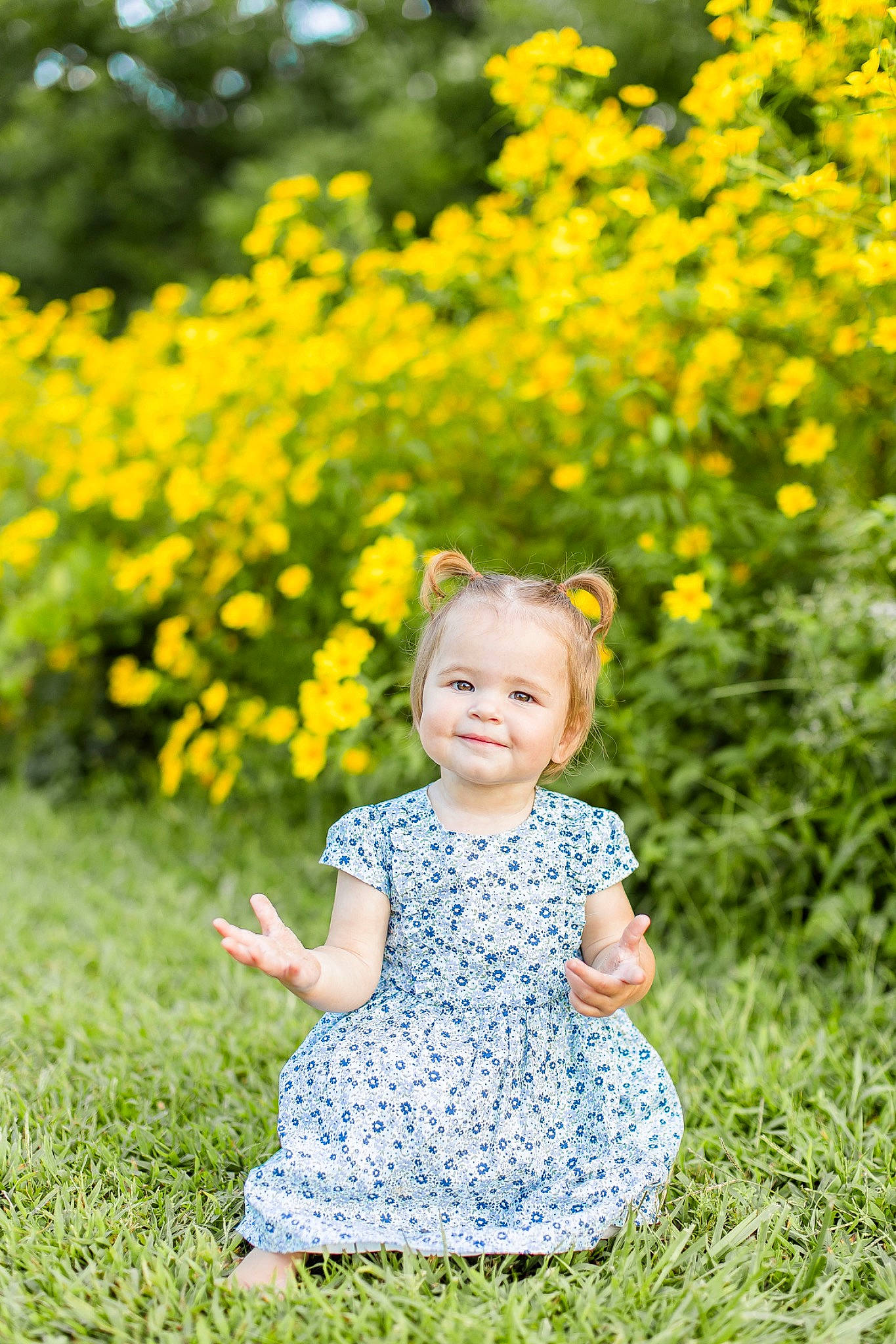Elsie is registered to the contest to win money with this photo: baby, baby_toddler_clothing, botany, child, flower, flowering_plant, fun, grass, groundcover, happy, joy, meadow, nature, people_in_nature, person, photograph, plant, sleeve, smile, spring
