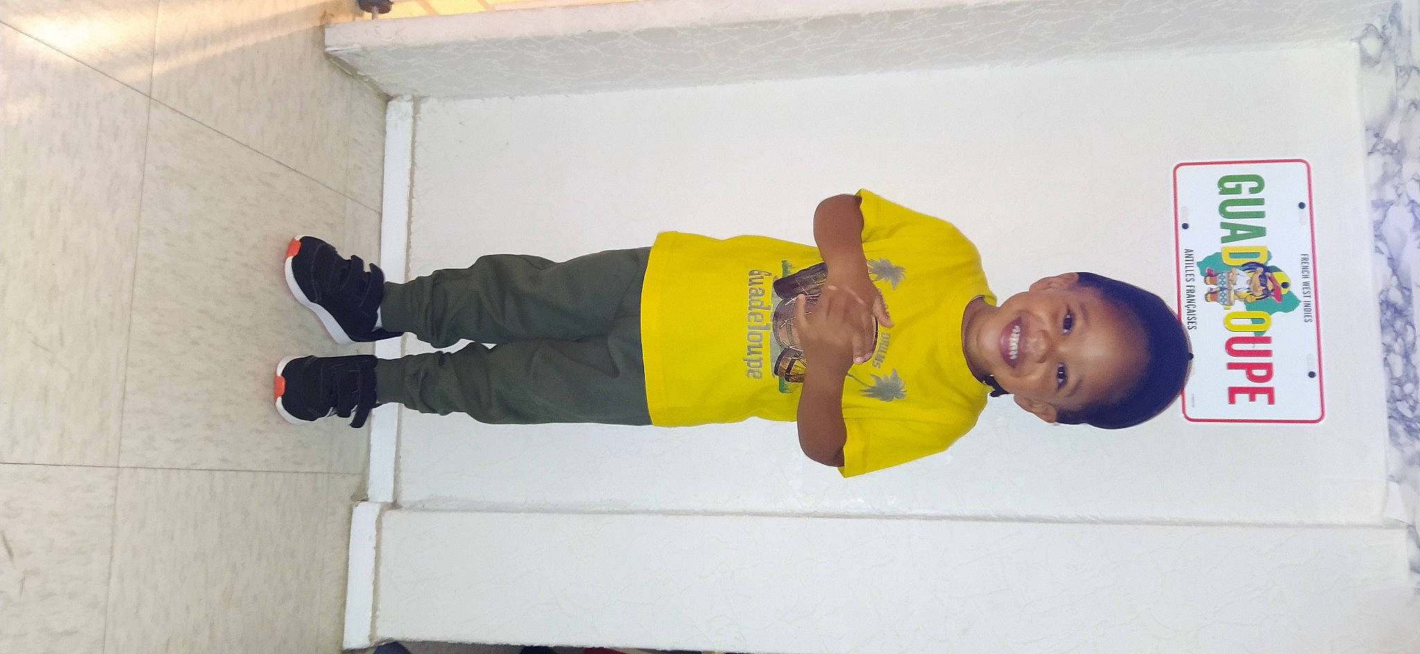 Lénaïc a rejoint le concours — aidez-le/la à gagner de superbes lots ! active_pants, balance, boot, elbow, fun, happy, hat, human_leg, joy, knee, leisure, outdoor_shoe, person, physical_fitness, room, smile, sportswear, sweatpant, thigh, toddler