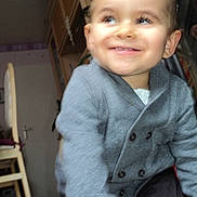Kenny participe au concours pour gagner de l'argent avec cette photo :