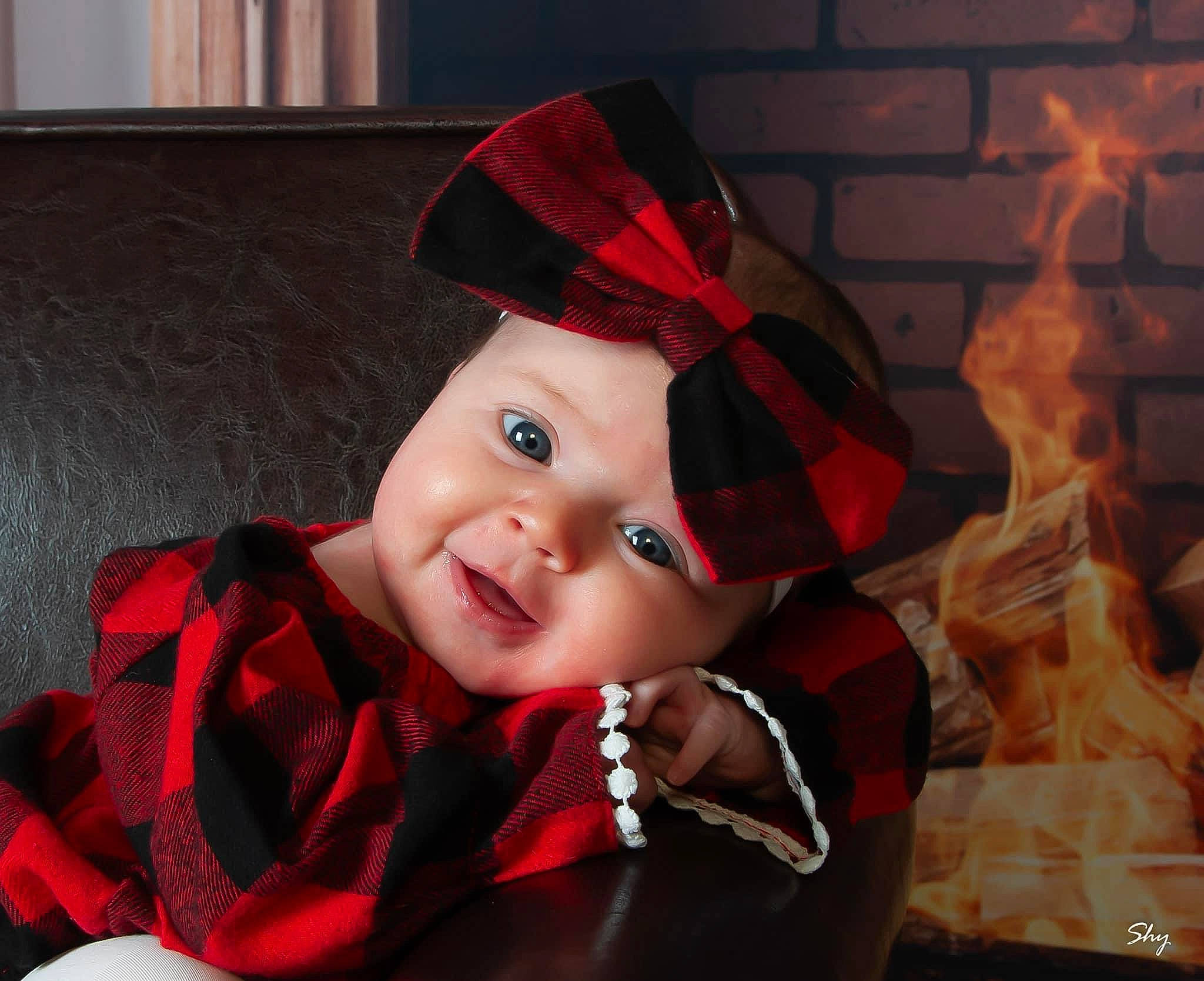 Aria is registered to the contest to win money with this photo: baby, baby_toddler_clothing, cap, carmine, christmas, costume_hat, event, fashion_accessory, fun, happy, hat, headwear, holiday, magenta, pattern, person, sleeve, smile, sun_hat, toddler