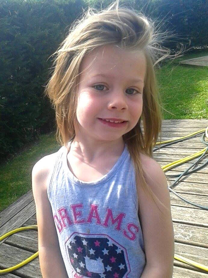 Bérénice participe au concours pour gagner de l'argent avec cette photo : blond, child, child_model, cool, hair, hairstyle, happy, joy, long_hair, person, smile, summer, surfer_hair