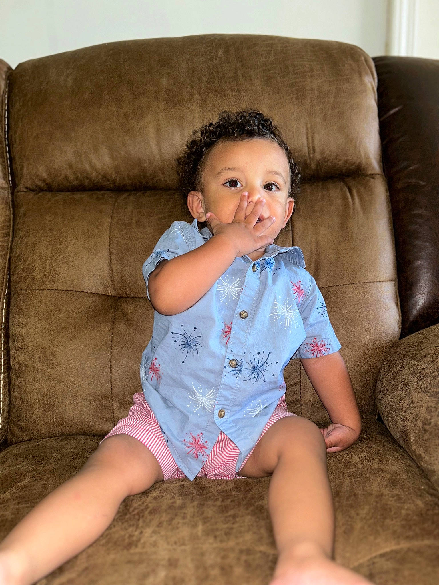 Kamaree is registered to the contest to win money with this photo: baby, baby_toddler_clothing, cheek, comfort, couch, eye, finger, hair, human_leg, iris, joint, knee, leg, lip, person, shoulder, skin, sleeve, thigh, toddler