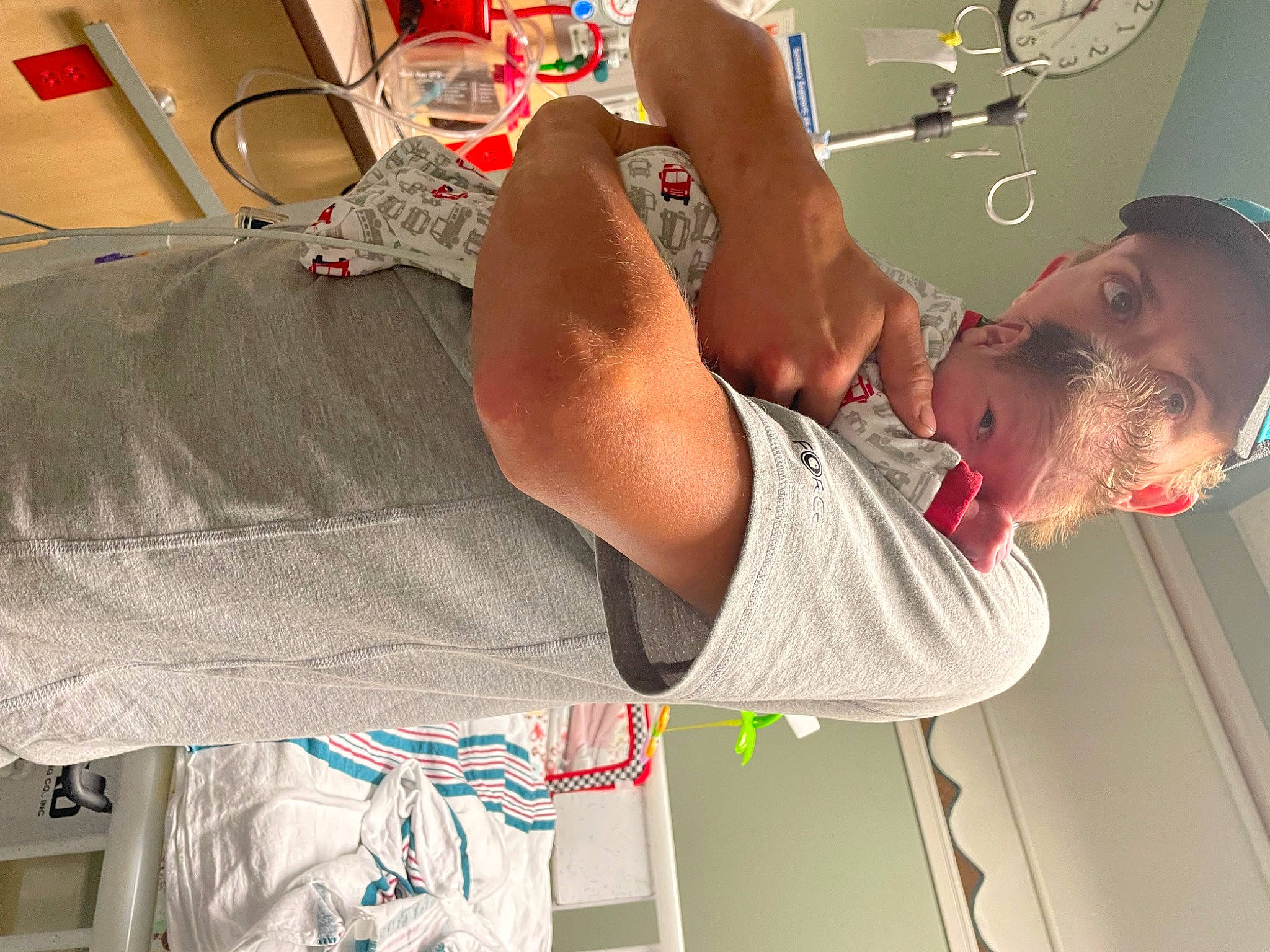 Mason is registered to the contest to win money with this photo: abdomen, chest, clinic, comfort, elbow, eyewear, gesture, health_care, hospital, human_leg, joint, knee, patient, person, room, service, shoulder, t_shirt, thigh, trunk
