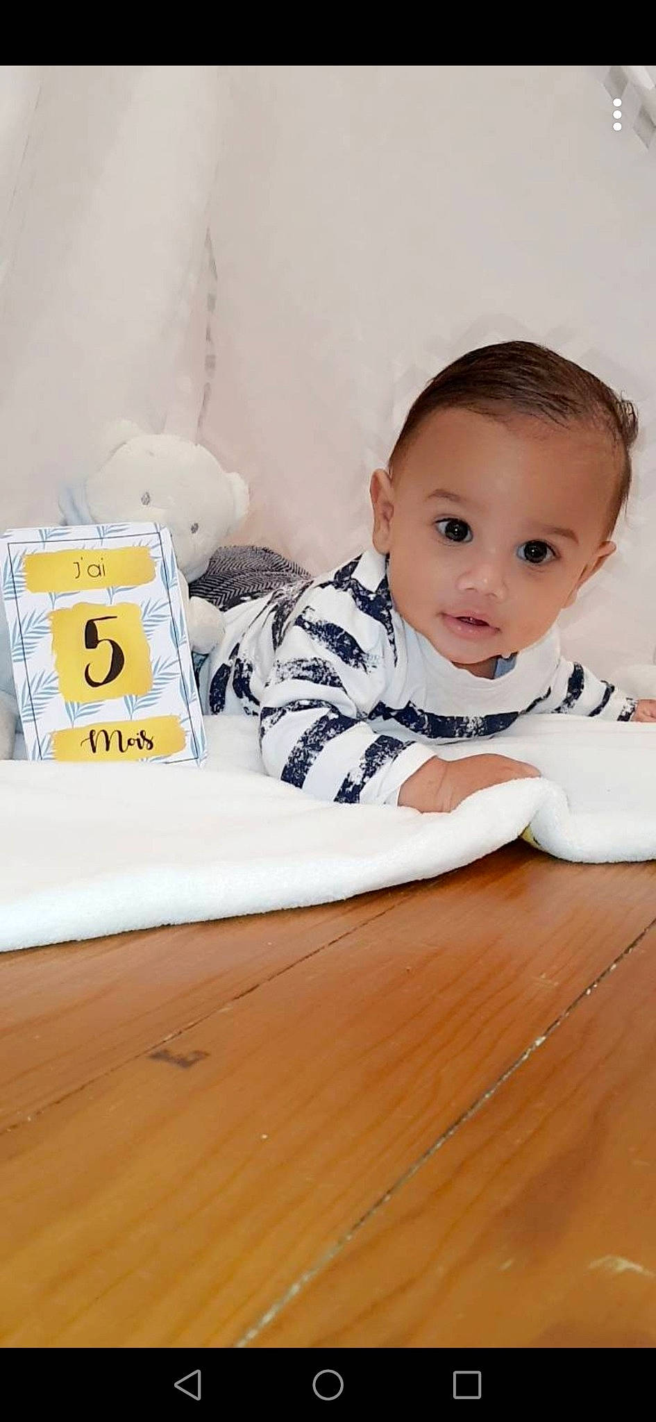 Selyan participe au concours pour gagner de l'argent avec cette photo : baby, baby_toddler_clothing, cheek, child, comfort, eyelash, flooring, happy, hardwood, laminate_flooring, person, room, sitting, sleeve, table, toddler, varnish, vertebrate, wood, wood_flooring