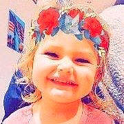 Shayna a rejoint le concours — aidez-le/la à gagner de superbes lots ! child, crown, eyebrow, face, fashion_accessory, flower, forehead, hair, hair_accessory, happy, head, headband, headgear, headpiece, joy, lip, nose, person, photography, plant