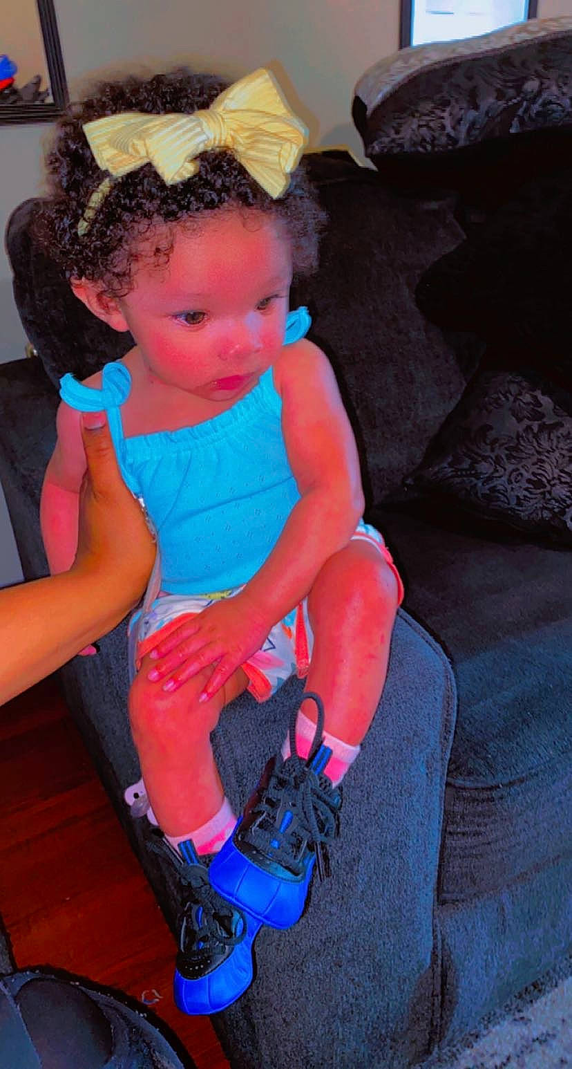 Alanee Amoraa Duren is registered to the contest to win money with this photo: baby_toddler_clothing, child, cool, costume_hat, electric_blue, event, fashion, fashion_accessory, fun, headband, headpiece, human_leg, knee, magenta, person, pink, sitting, sock, standing, thigh