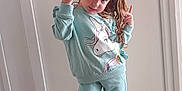 Chloé participe au concours pour gagner de l'argent avec cette photo : child, girl, pigtails, unicorn, sweatshirt, pants, white_shoes, pose, hand_sign, indoor, door, floor, smile, hair, casual_clothing, cute, playful, young, person, confident