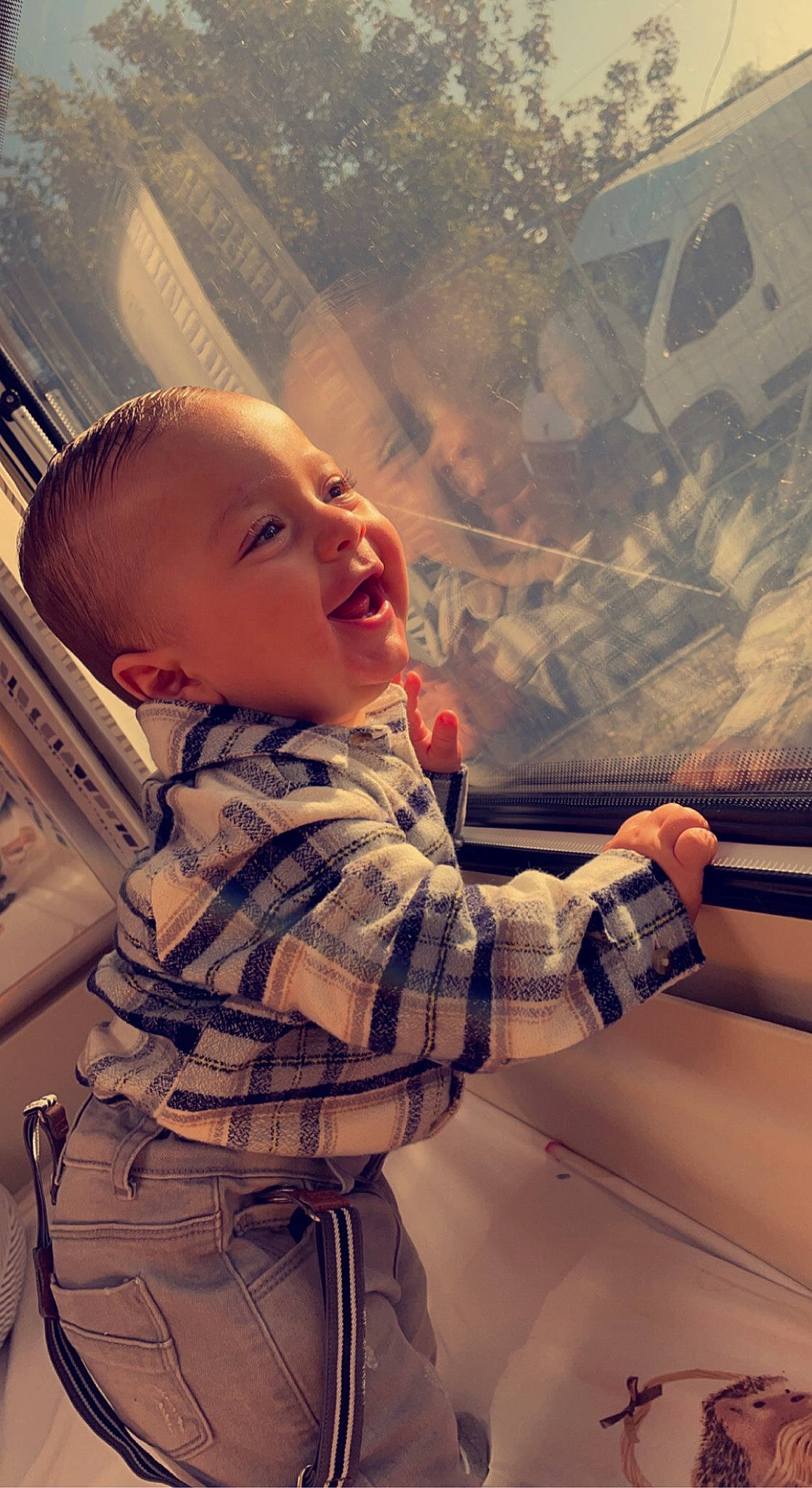 Gianny participe au concours pour gagner de l'argent avec cette photo : baby, baby_toddler_clothing, cloud, comfort, cool, fun, happy, human_body, iris, morning, mouth, nose, pattern, person, skin, smile, space, tints_and_shades, toddler, vehicle_door