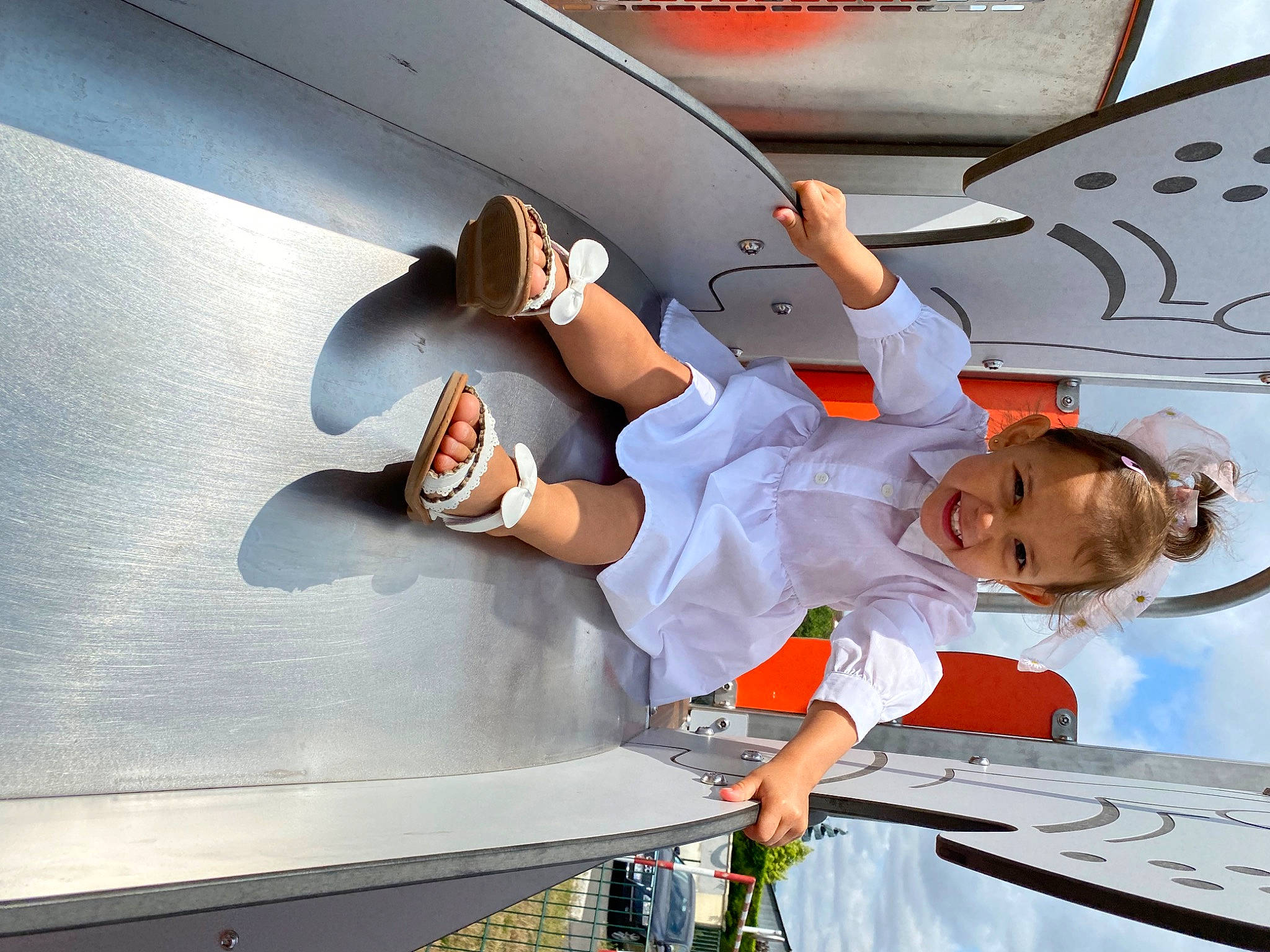 Lyana a rejoint le concours — aidez-le/la à gagner de superbes lots ! aerospace_engineering, aerospace_manufacturer, automotive_design, automotive_exterior, flash_photography, fun, gesture, happy, human_leg, joy, leisure, luxury_vehicle, person, recreation, sandal, shorts, stairs, t_shirt, toddler, travel