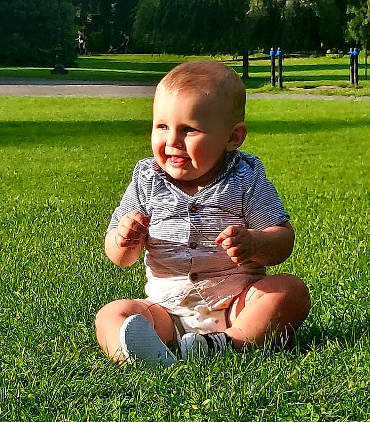 Andrew participe au concours pour gagner de l'argent avec cette photo : baby, baby_toddler_clothing, botany, child, fun, grass, green, groundcover, happy, joy, leaf, leisure, meadow, nature, people_in_nature, person, plant, smile, standing, sunlight