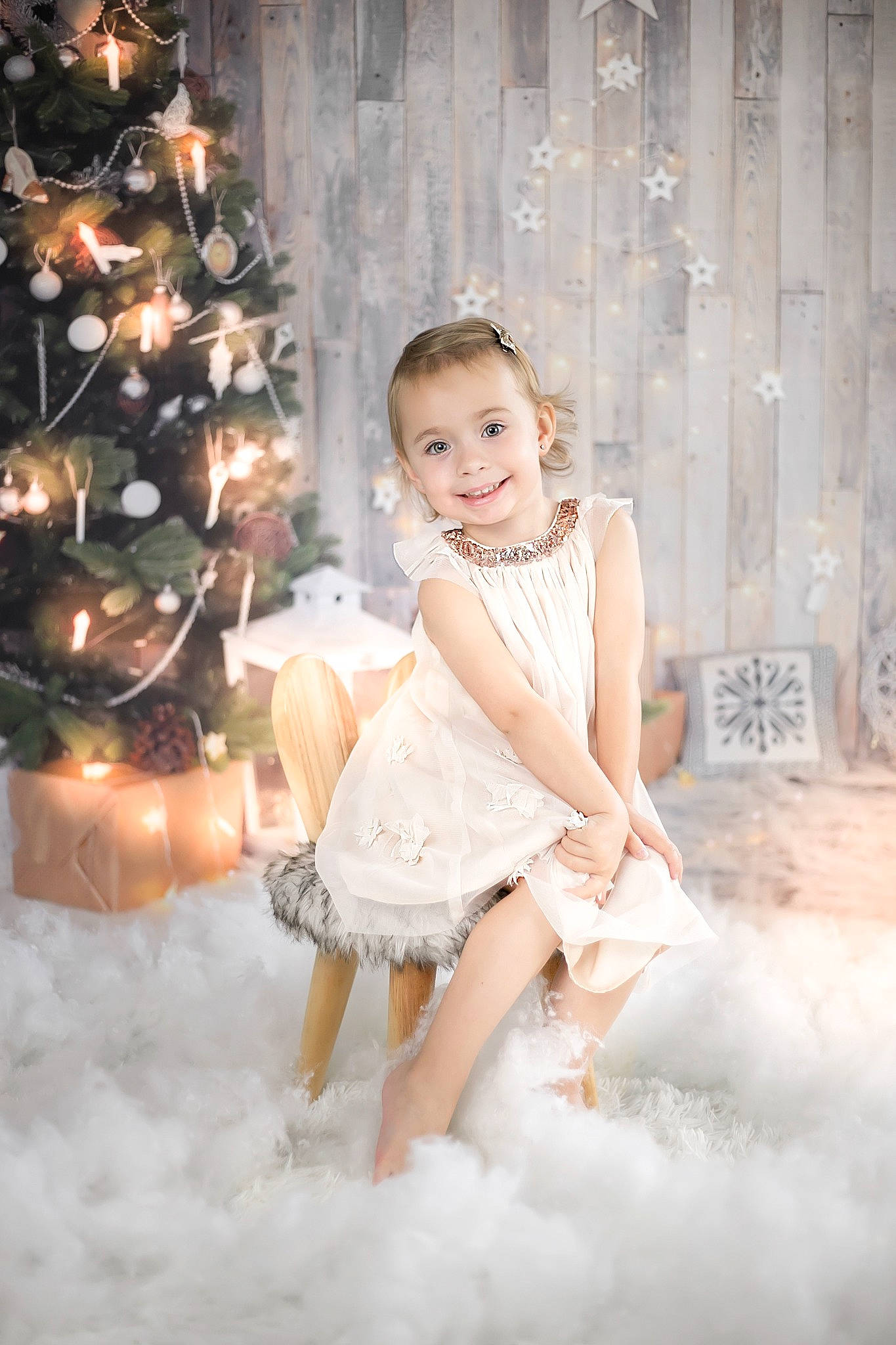 Lexie participe au concours pour gagner de l'argent avec cette photo : beauty, bridal_accessory, bridal_clothing, christmas_decoration, christmas_ornament, christmas_tree, dress, event, fashion_design, flash_photography, formal_wear, fun, gown, happy, holiday_ornament, joy, ornament, person, smile, standing