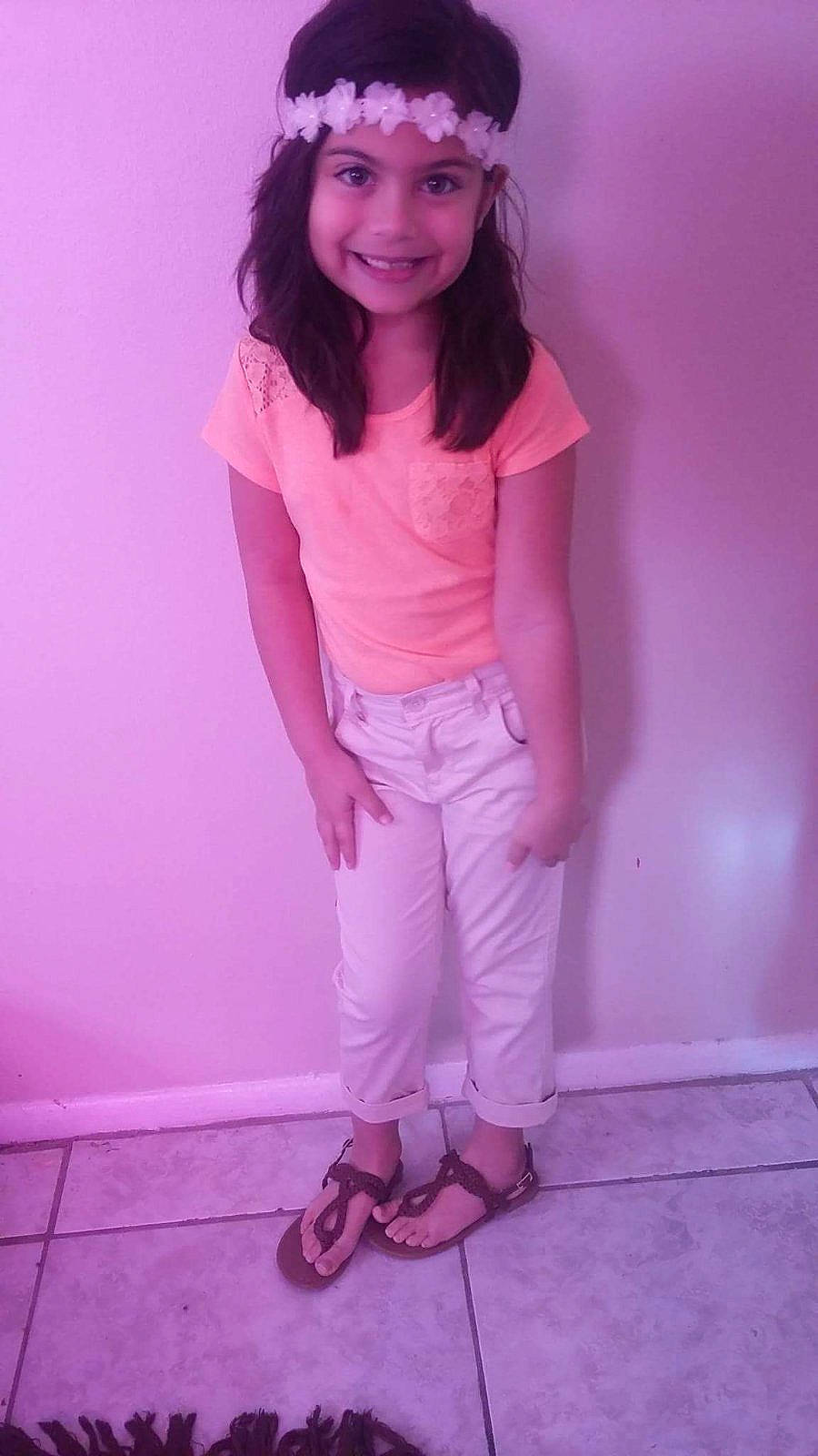 Sayuri is registered to the contest to win money with this photo: