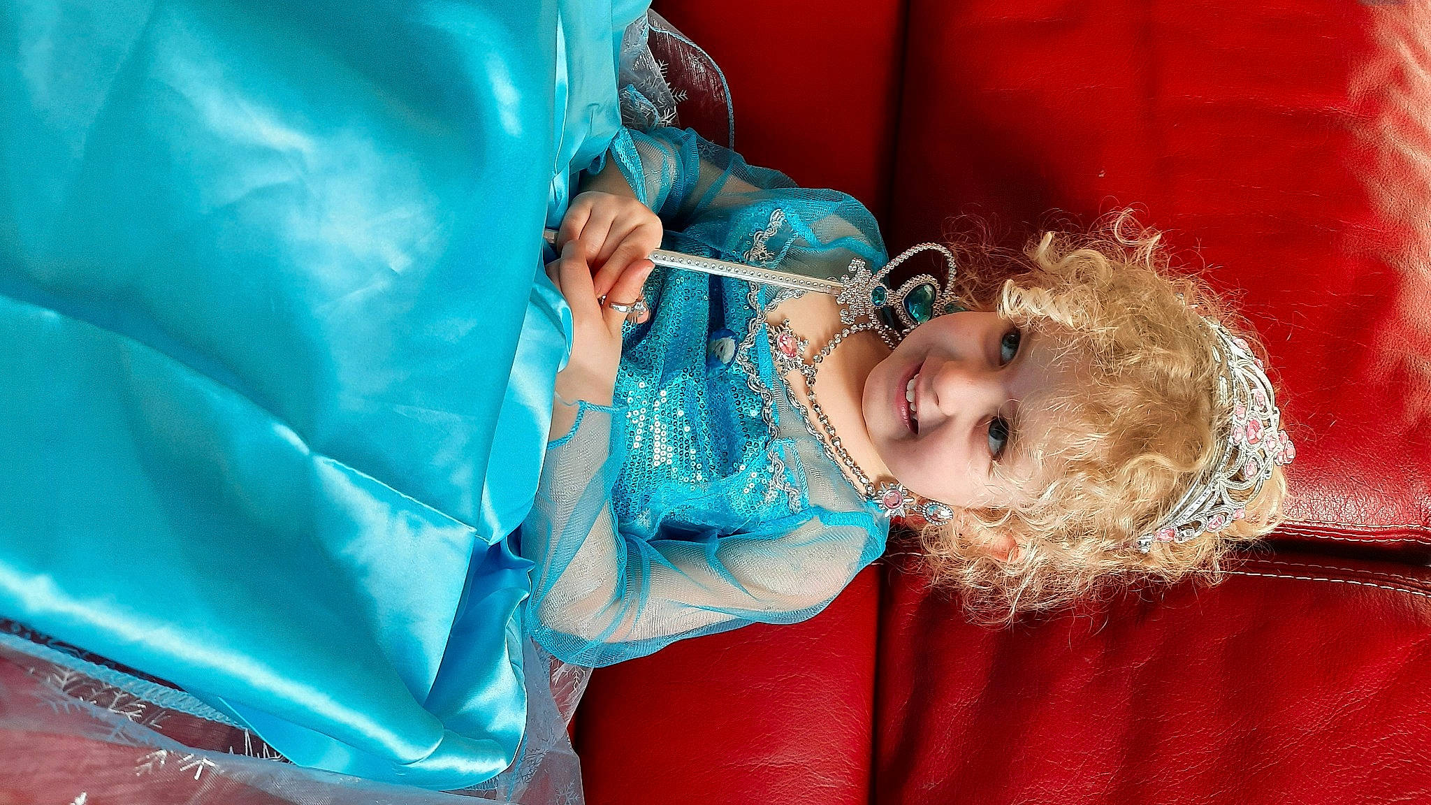 Eloise participe au concours pour gagner de l'argent avec cette photo : aqua, baby, child, dress, electric_blue, event, face, fun, hair, happy, human_body, joy, leisure, magenta, party, person, pink, purple, smile, textile
