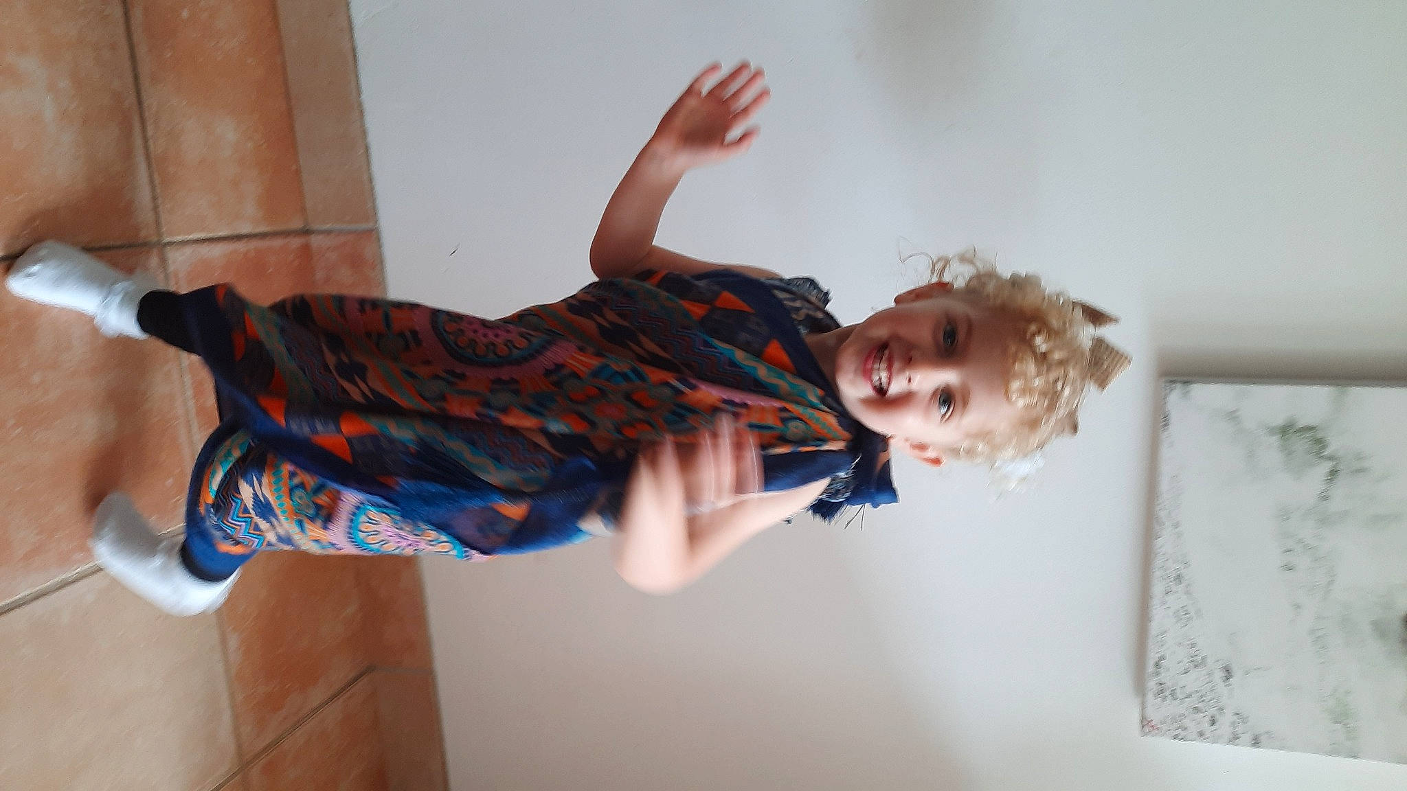 Eloise a rejoint le concours — aidez-le/la à gagner de superbes lots ! baby, baby_toddler_clothing, child, dress, elbow, electric_blue, fun, happy, hardwood, human_leg, joint, joy, knee, person, room, smile, sock, thigh, toddler, waist