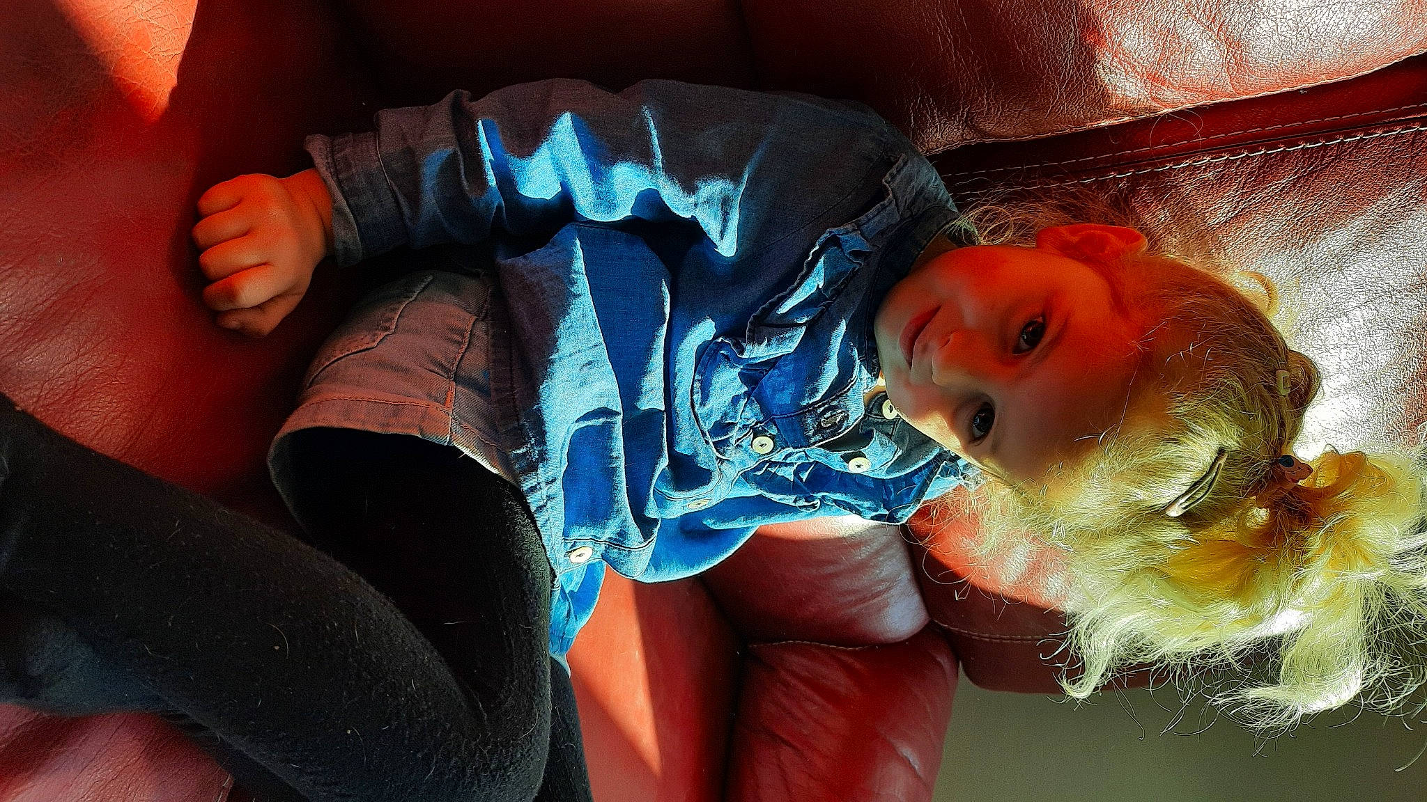 Eloise a rejoint le concours — aidez-le/la à gagner de superbes lots ! abdomen, child, comfort, denim, elbow, electric_blue, finger, foot, fun, human_body, human_leg, joint, knee, mouth, muscle, nail, orange, person, sock, thigh