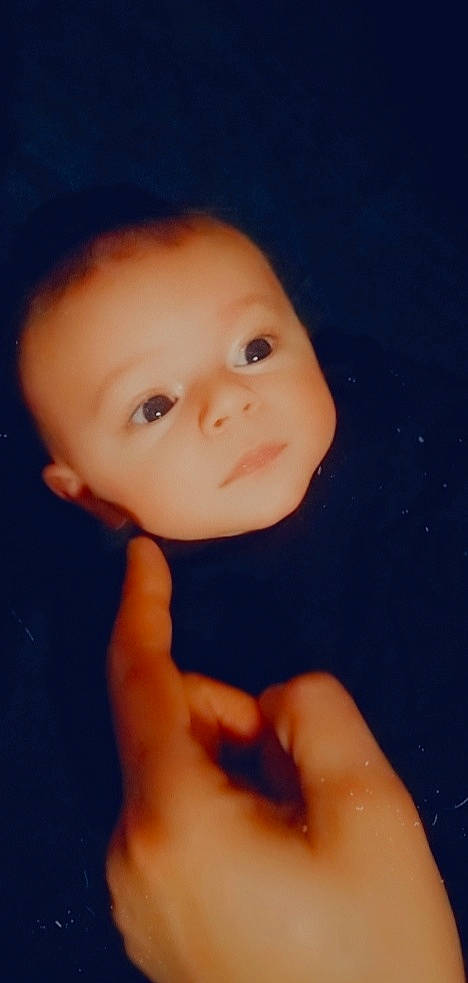 Shany a rejoint le concours — aidez-le/la à gagner de superbes lots ! arm, blue, cheek, chest, eye, face, finger, fun, hair, hairstyle, head, human, leg, lighting, lip, nature, people, person, product, skin