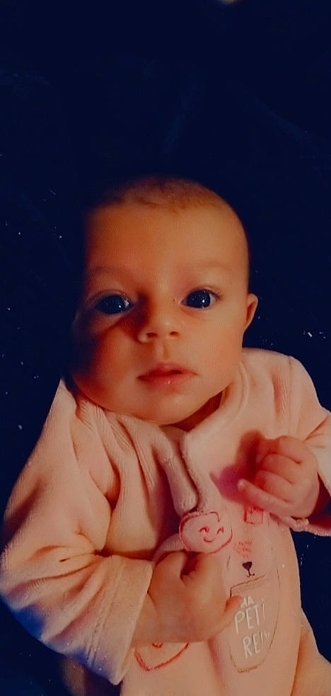 Shany a rejoint le concours — aidez-le/la à gagner de superbes lots ! baby, baby_toddler_clothing, cheek, child, child_model, chin, eyebrow, eyelash, finger, forehead, iris, lip, muscle, organ, person, portrait, portrait_photography, skin, stomach, thumb