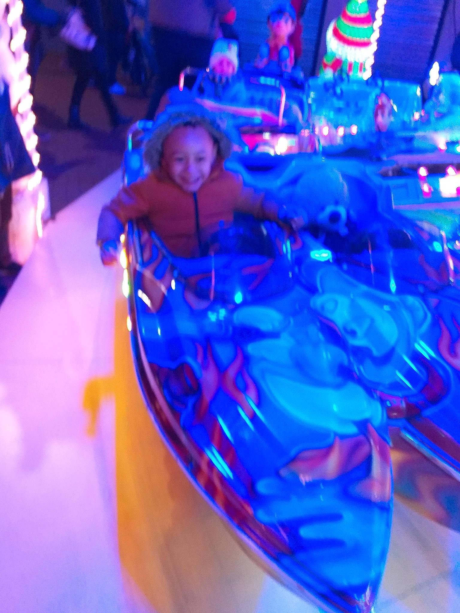 El-shaddai participe au concours pour gagner de l'argent avec cette photo : blue, cobalt_blue, electric_blue, fun, joy, person