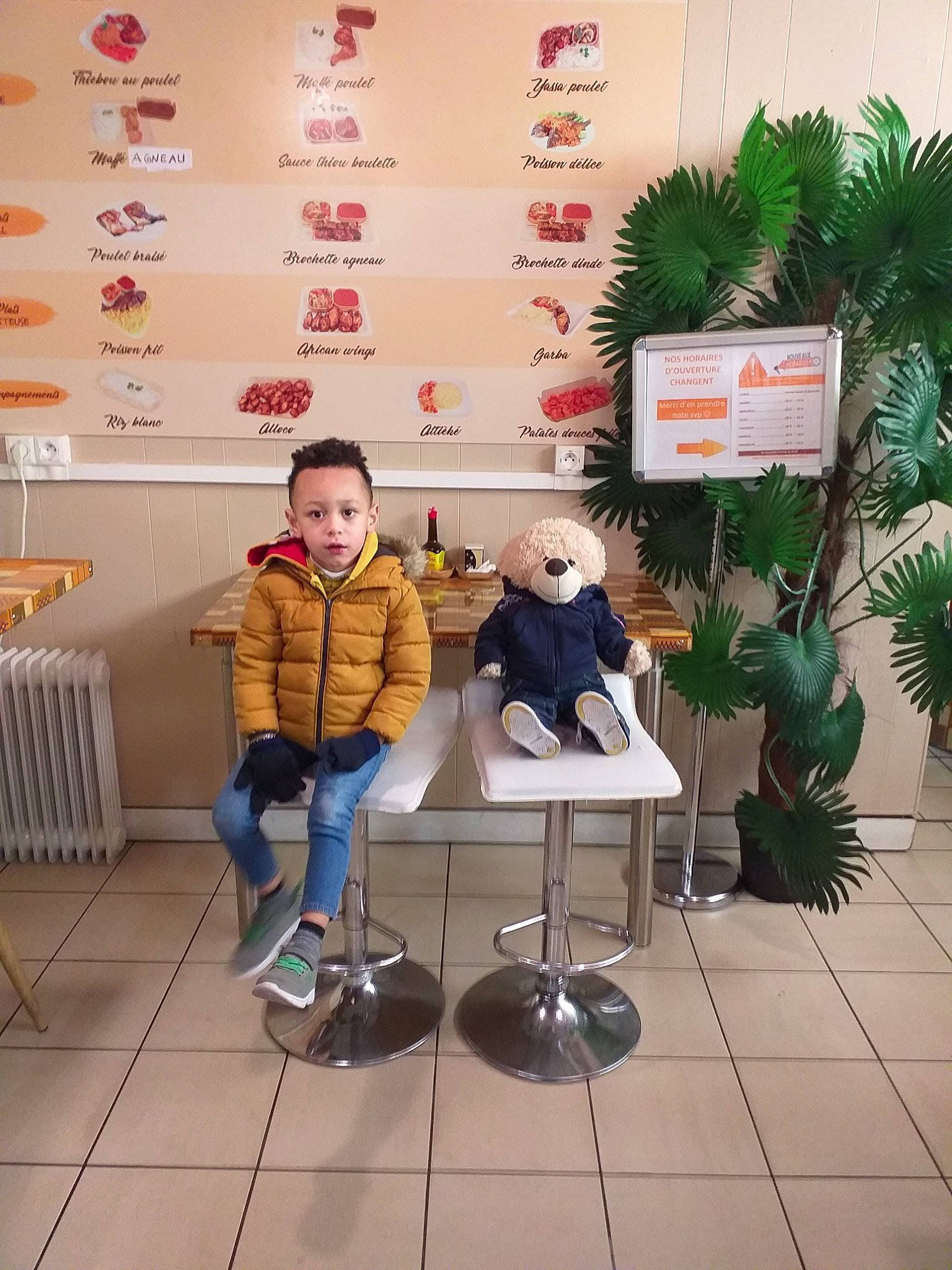 El-shaddai a rejoint le concours — aidez-le/la à gagner de superbes lots ! child, person, plant