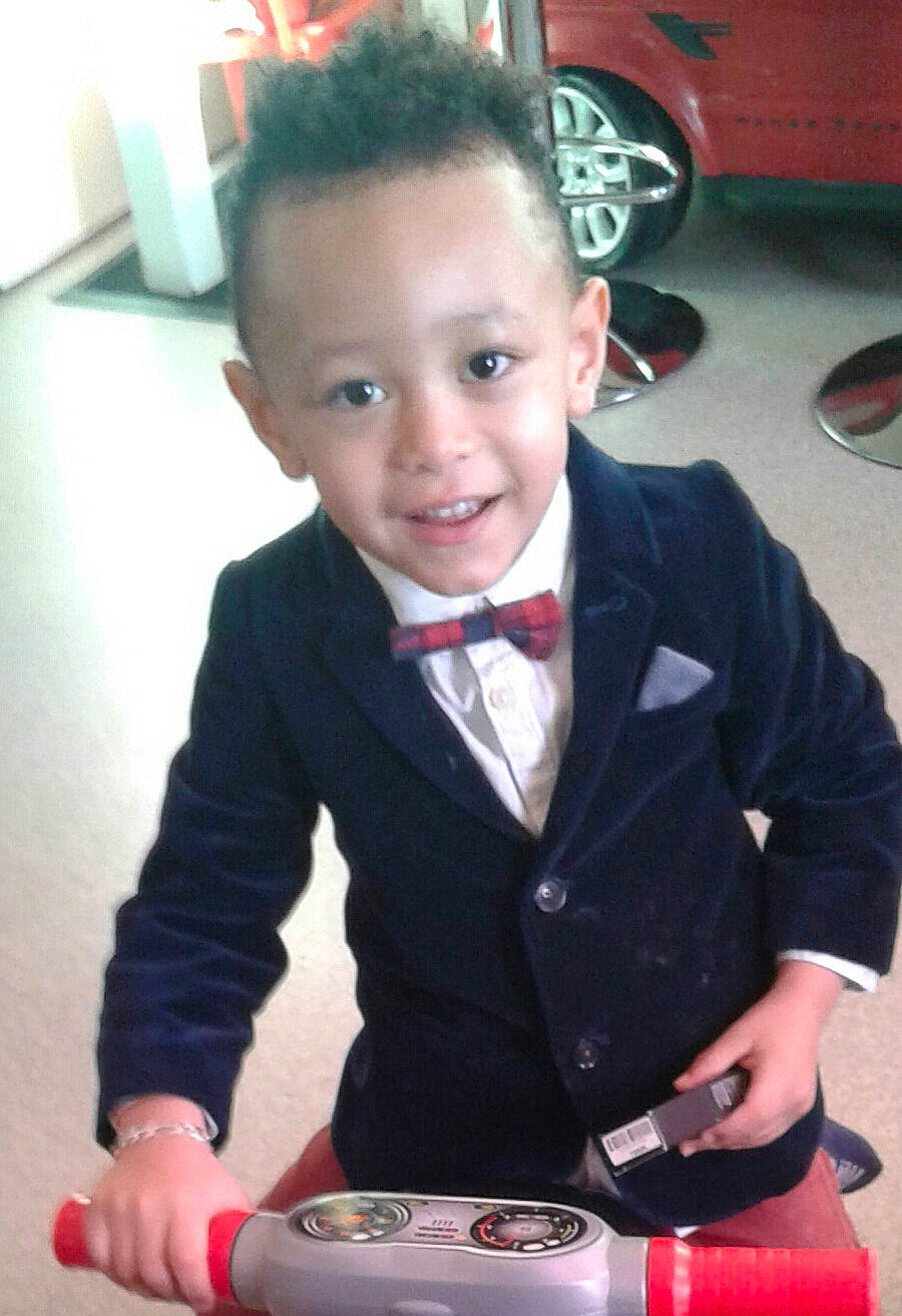 El-shaddai a rejoint le concours — aidez-le/la à gagner de superbes lots ! boy, child, hairstyle, joy, person, product, smile, toddler, uniform