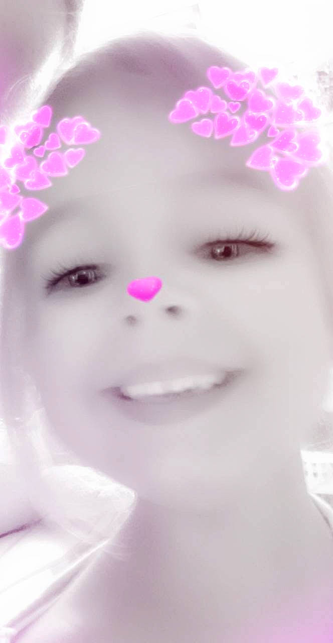 Lucie a rejoint le concours — aidez-le/la à gagner de superbes lots ! cheek, child, child_model, eyebrow, eyelash, facial_expression, hair_accessory, happy, headgear, iris, joy, lavender, lip, magenta, person, petal, photography, pink, purple, skin