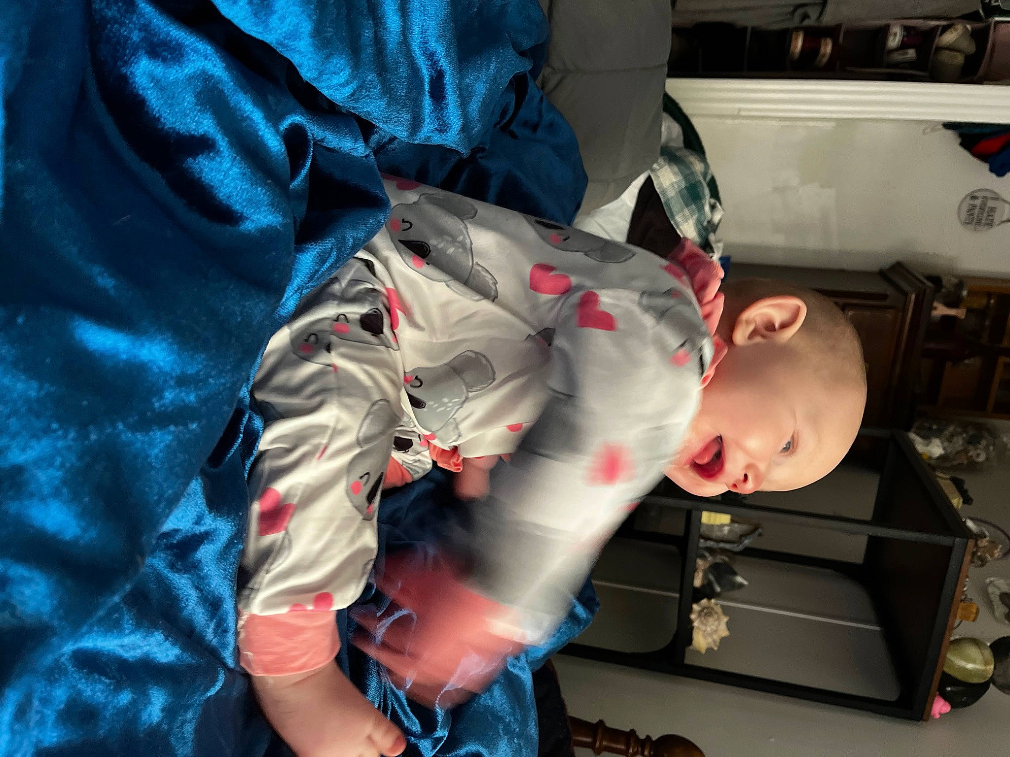 Erika is registered to the contest to win money with this photo: abdomen, auto_part, baby, baby_products, carmine, child, comfort, elbow, flesh, fun, human_leg, leg, person, personal_protective_equipment, room, service, sitting, t_shirt, thigh, toddler
