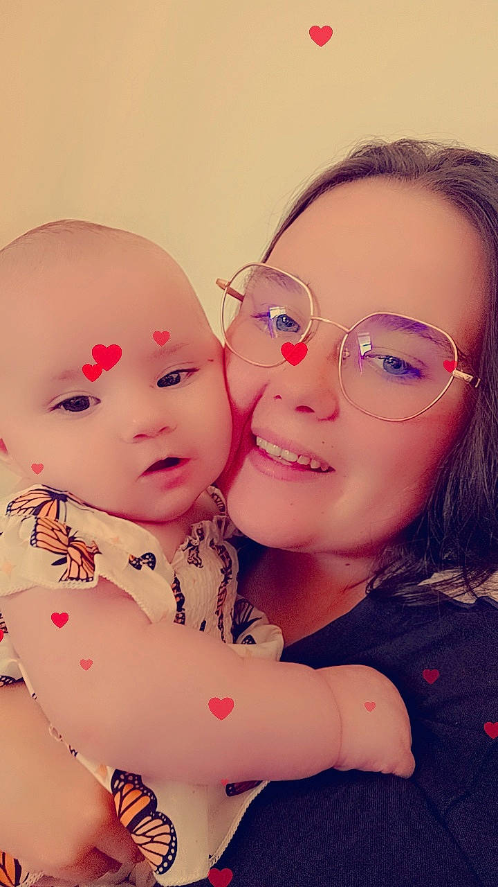 Gloria participe au concours pour gagner de l'argent avec cette photo : baby, baby_toddler_clothing, beauty, cheek, child, eyewear, face, facial_expression, fun, gesture, glasses, happy, joy, lip, mouth, nose, person, pink, skin, smile