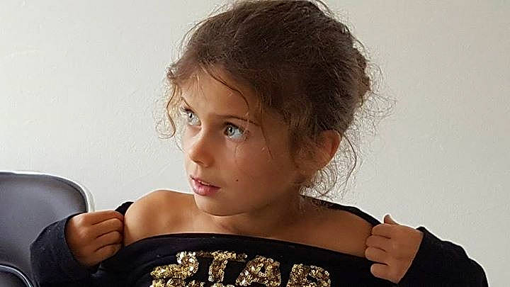 Ambre participe au concours pour gagner de l'argent avec cette photo : beauty, eye, face, girl, hair, hairstyle, head, human_body, human_positions, lady, model, mouth, neck, person, photo_shoot, photography, portrait, portrait_photography, singer, woman