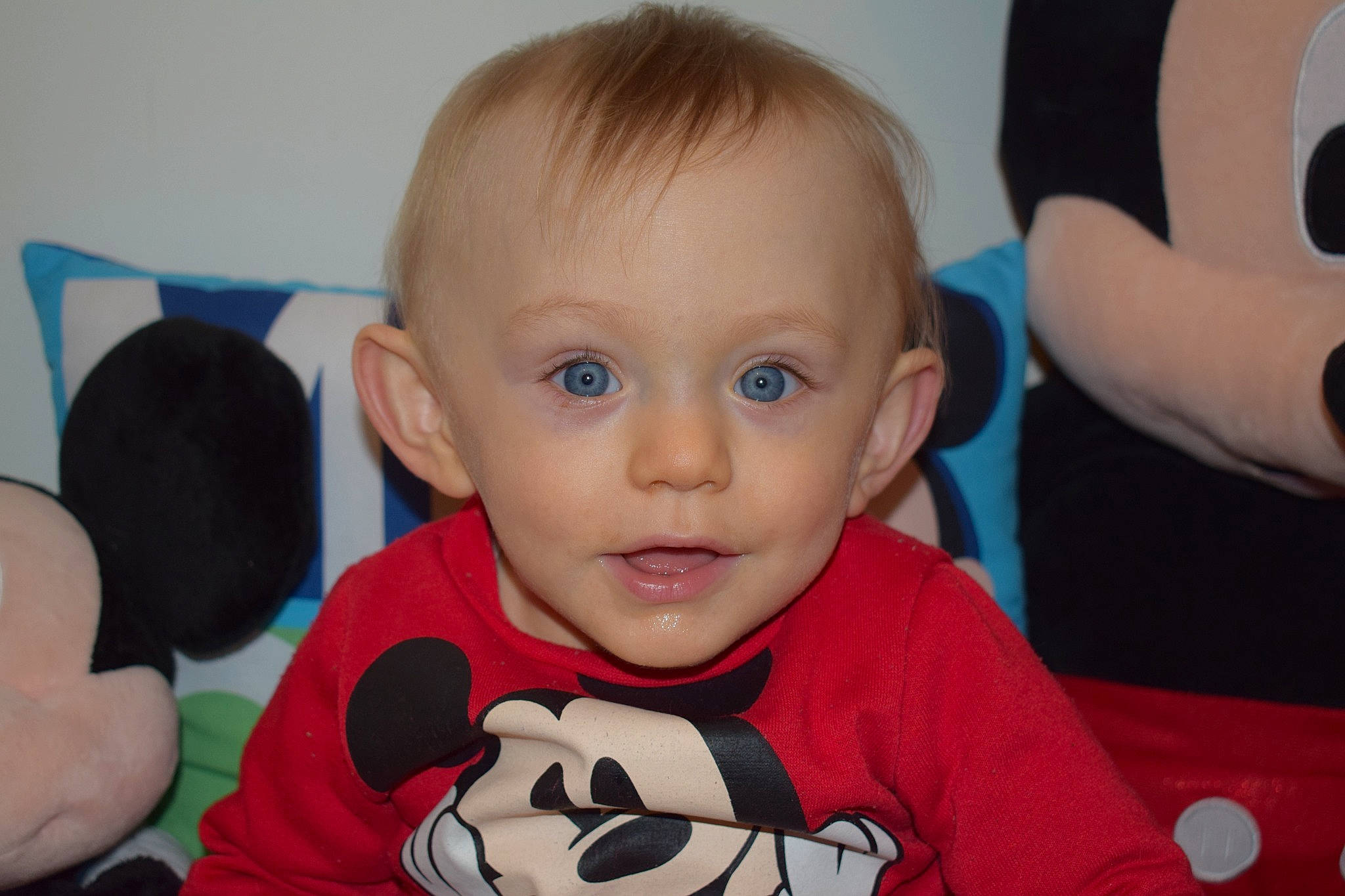 Cody participe au concours pour gagner de l'argent avec cette photo : baby, baby_toddler_clothing, cheek, child, ear, eyelash, finger, fun, hairstyle, happy, head, mouth, nose, organ, person, product, sitting, skin, smile, toddler