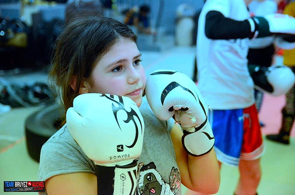 Abby a rejoint le concours — aidez-le/la à gagner de superbes lots ! black_hair, child, community, competition_event, event, fun, games, glove, happy, leisure, person, personal_protective_equipment, photograph, recreation, shorts, snapshot, sports_gear, t_shirt, thigh, toy