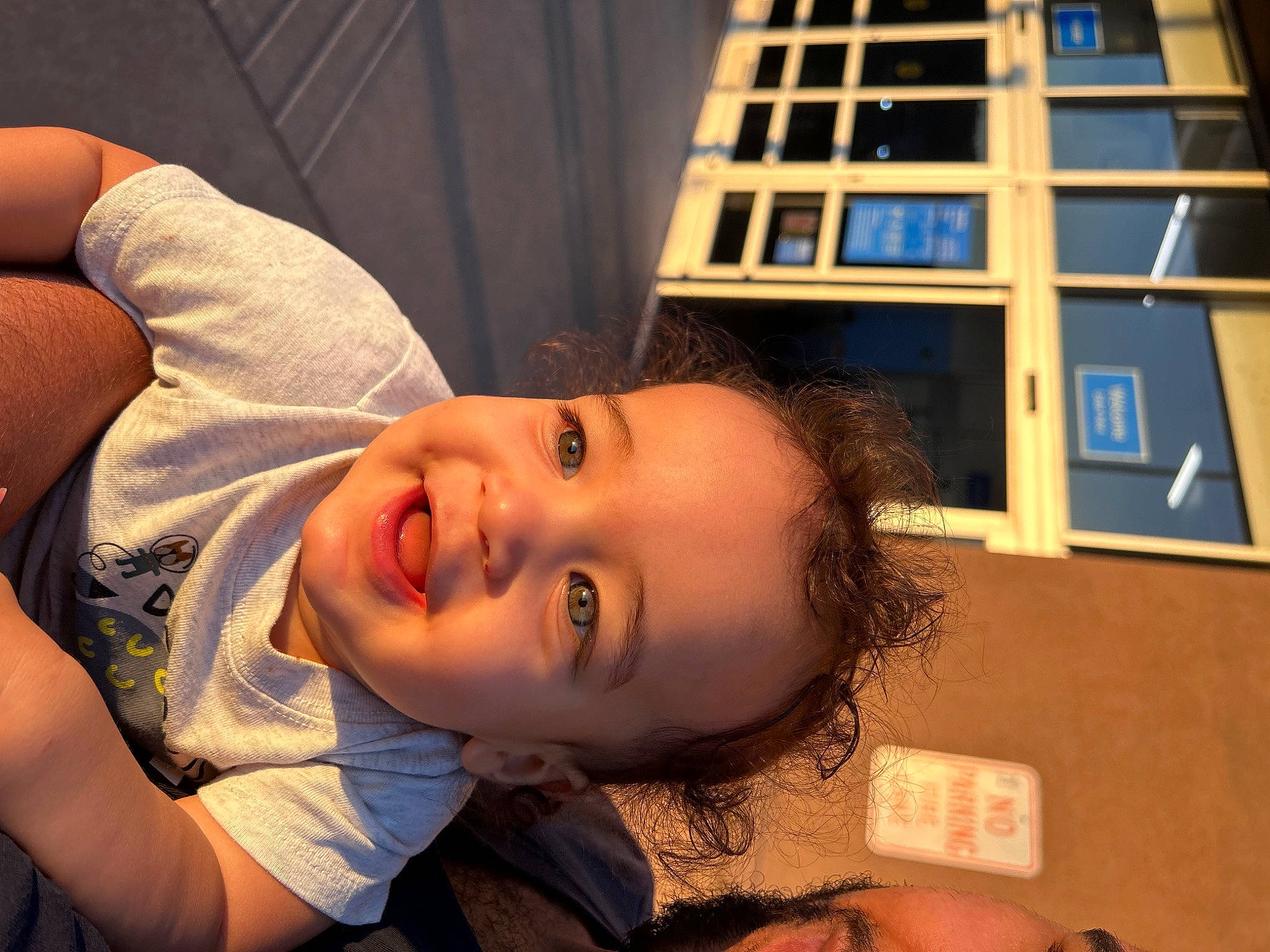 André is registered to the contest to win money with this photo: black_hair, cheek, eye, eyebrow, eyelash, face, finger, flash_photography, forehead, gesture, happy, iris, joy, lip, mouth, neck, nose, organ, person, shoulder